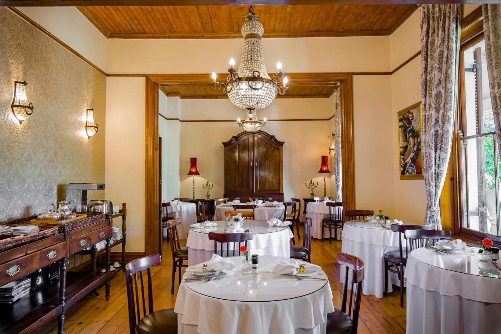 Restaurant/places to eat in Roosenwijn Guesthouse