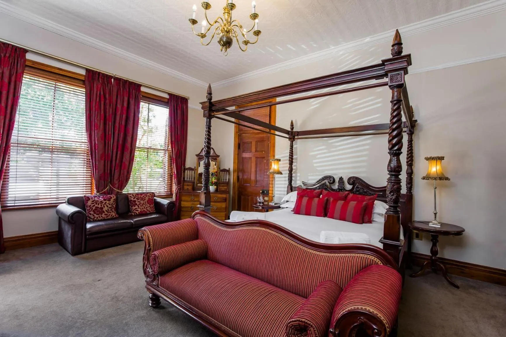 Photo of the whole room, Bed in Roosenwijn Guesthouse