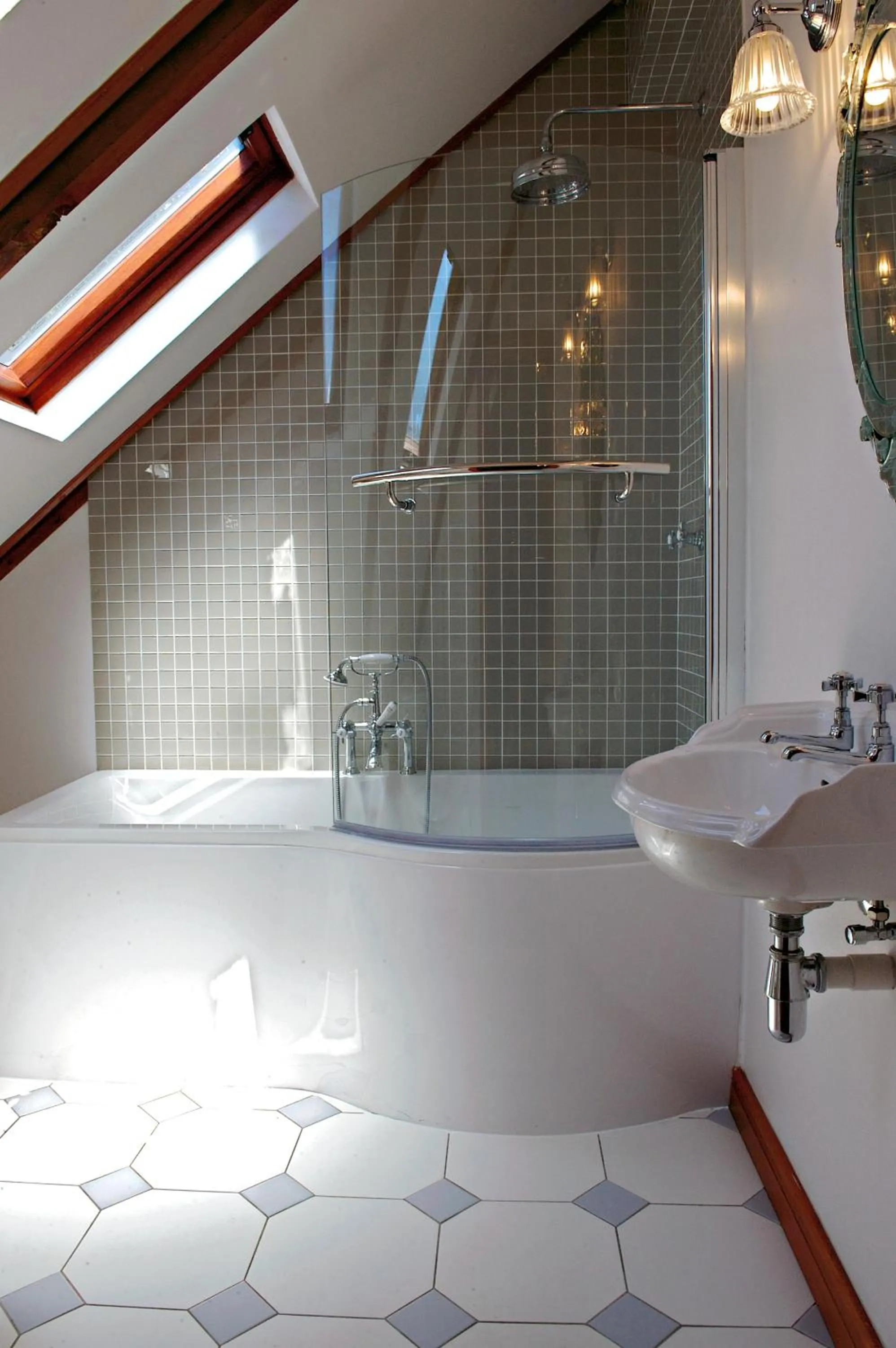 Bathroom in Roosenwijn Guesthouse