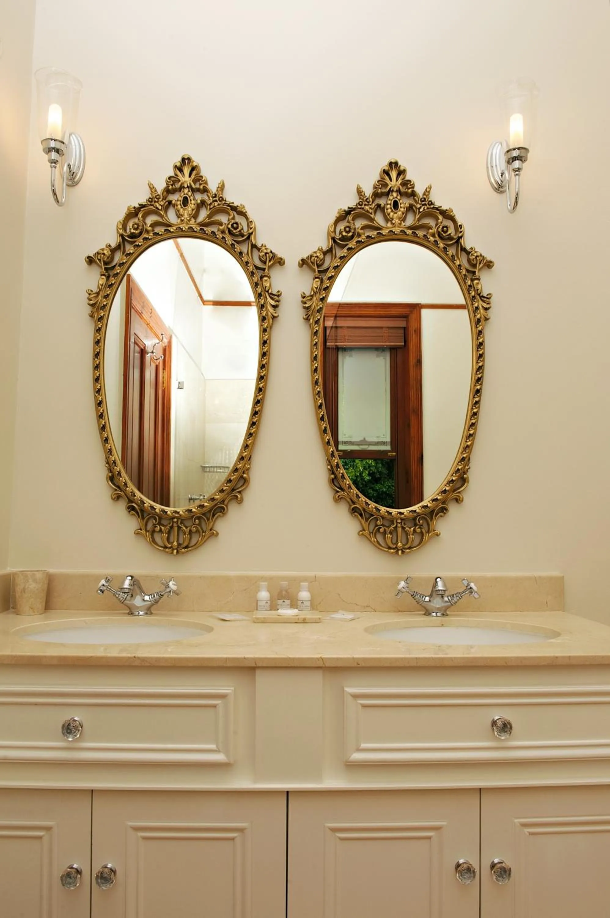 Bathroom in Roosenwijn Guesthouse