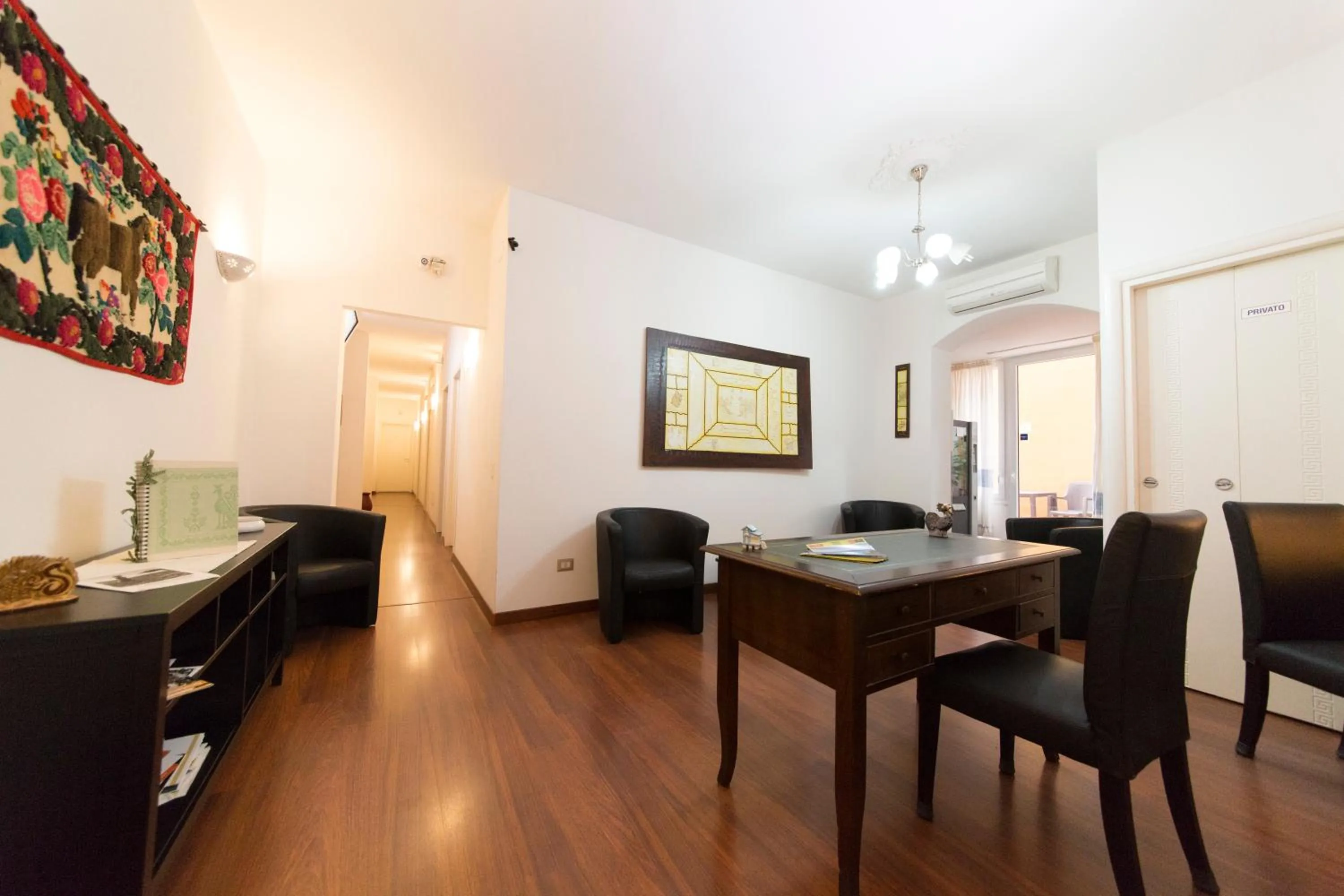 Lobby or reception in Lewisrooms Domo