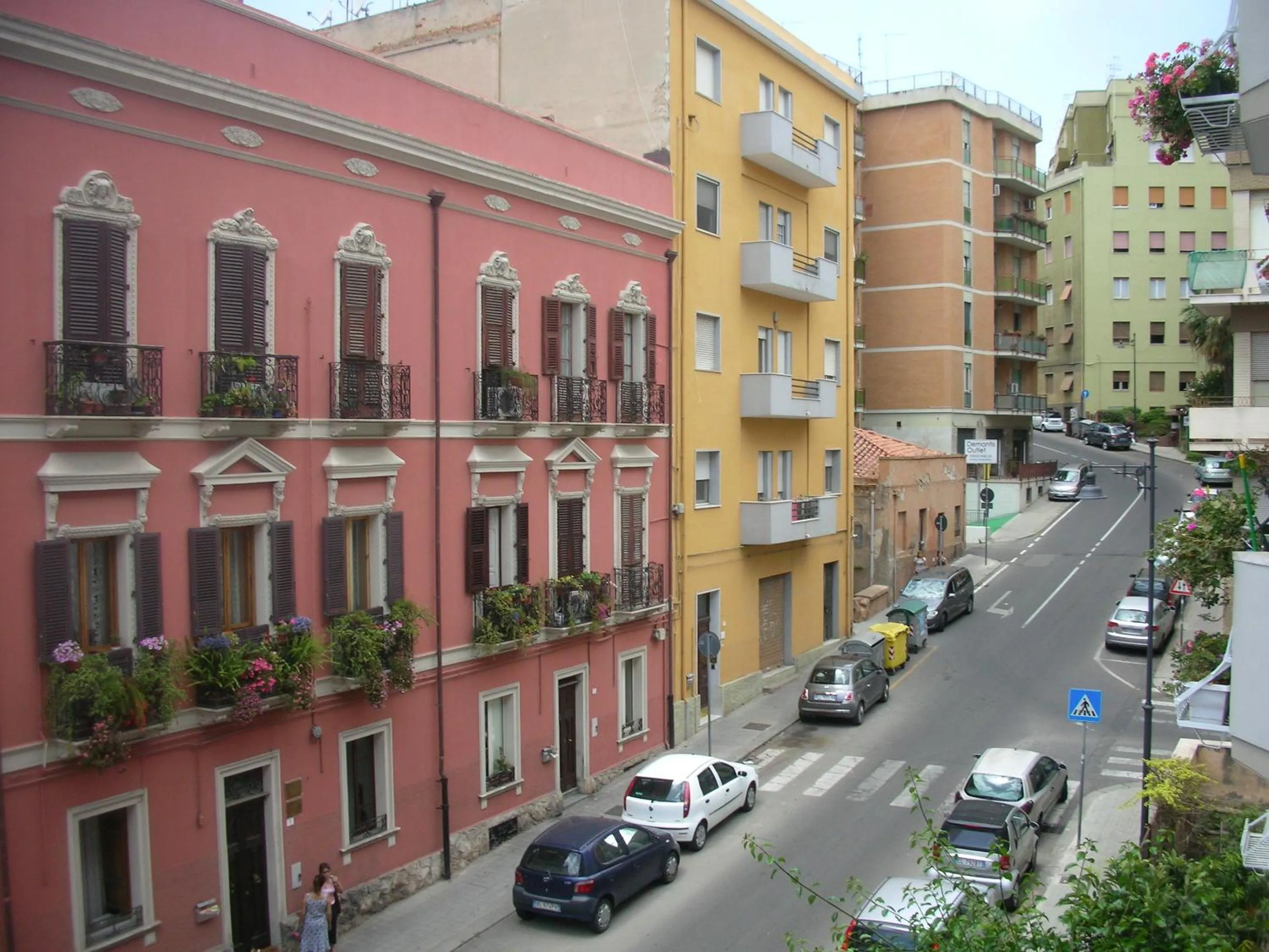 Facade/entrance in Lewisrooms Domo