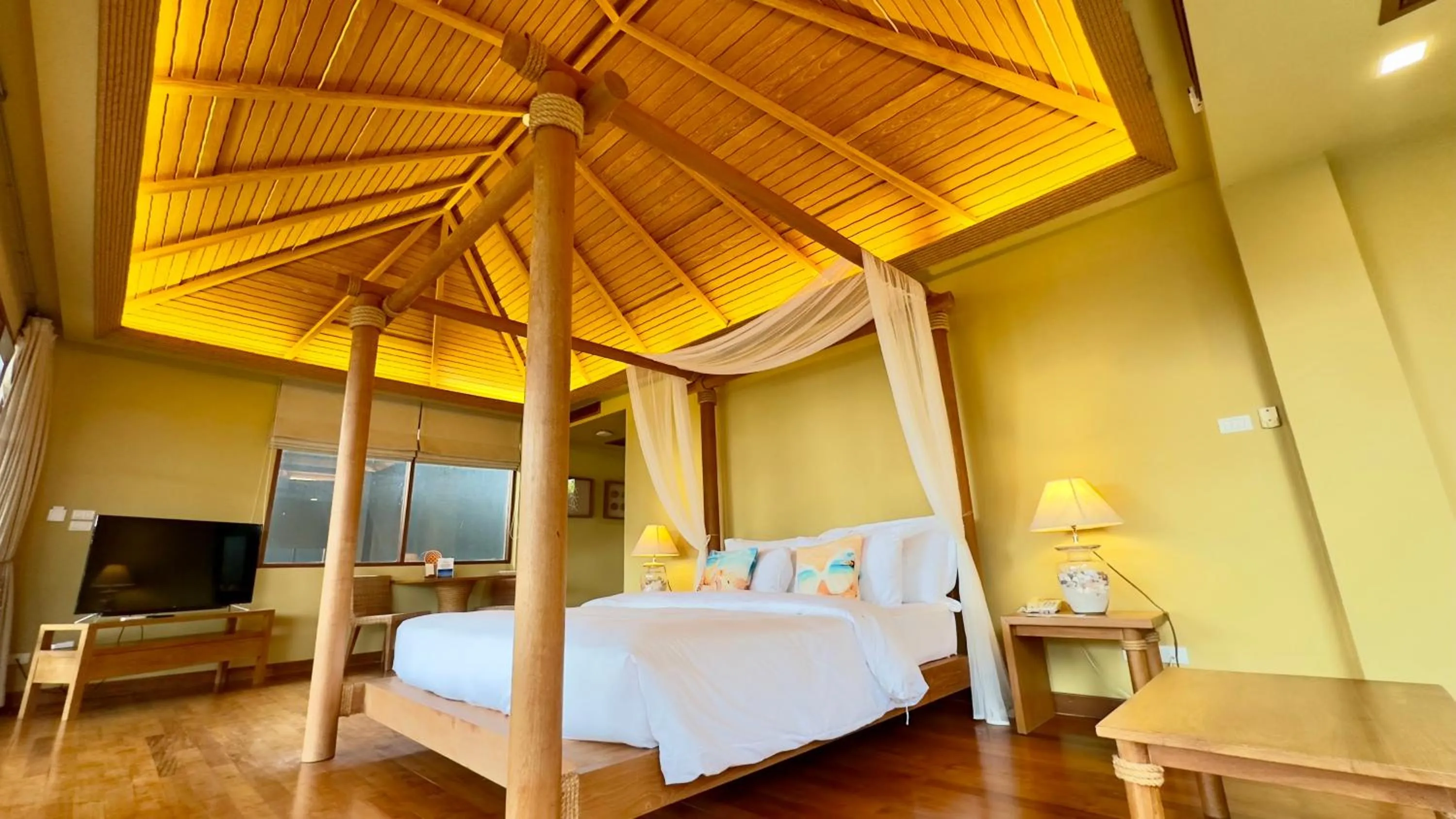 Bed in Deva Beach Resort Samui