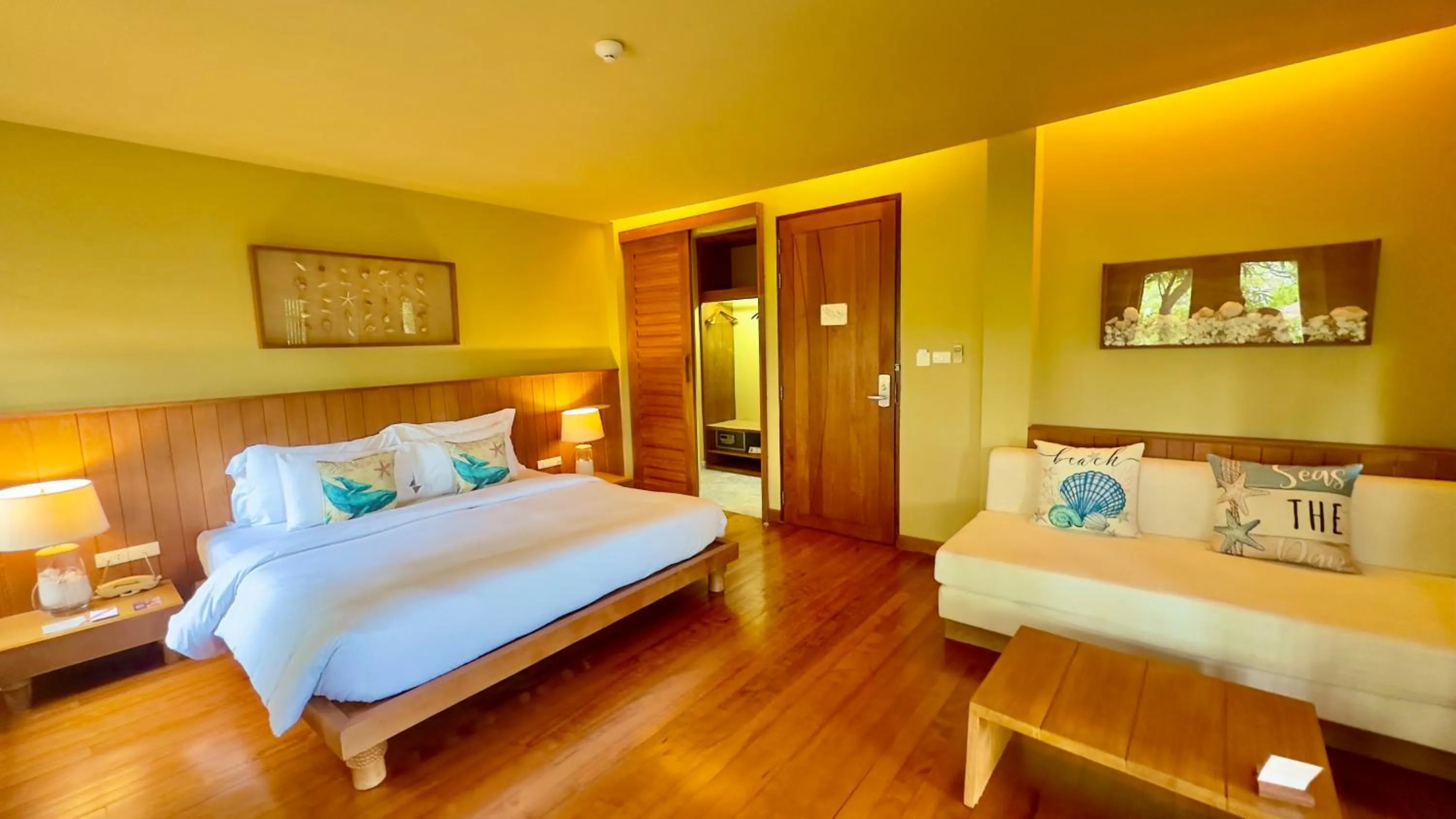Bed in Deva Beach Resort Samui