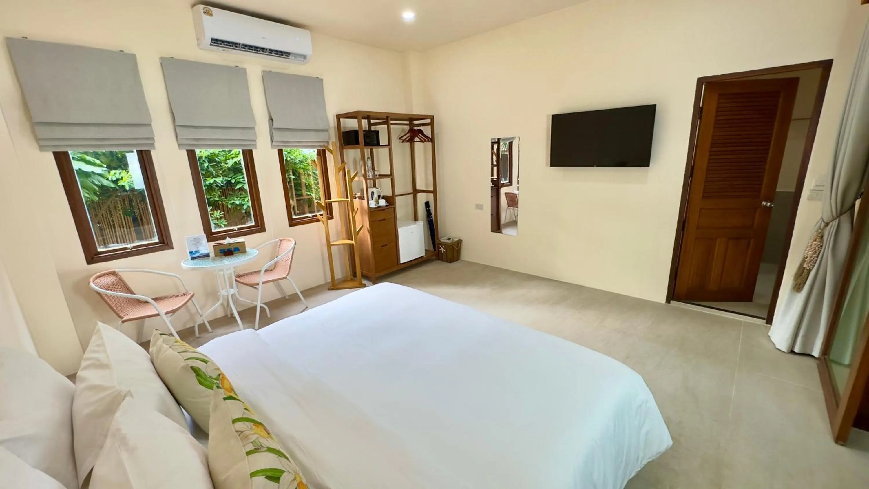 Bed in Deva Beach Resort Samui