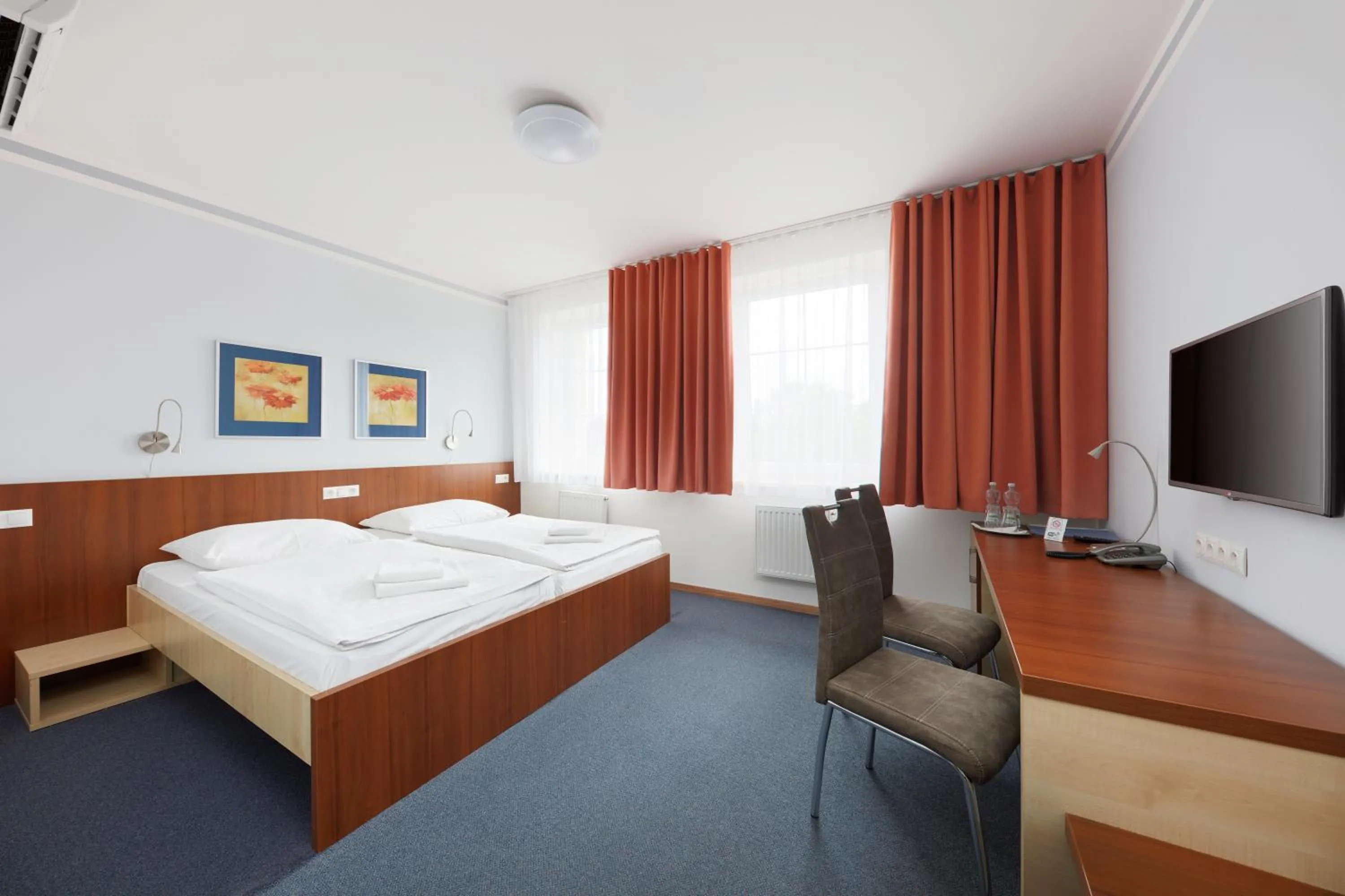 Bed in Hotel Nikolas