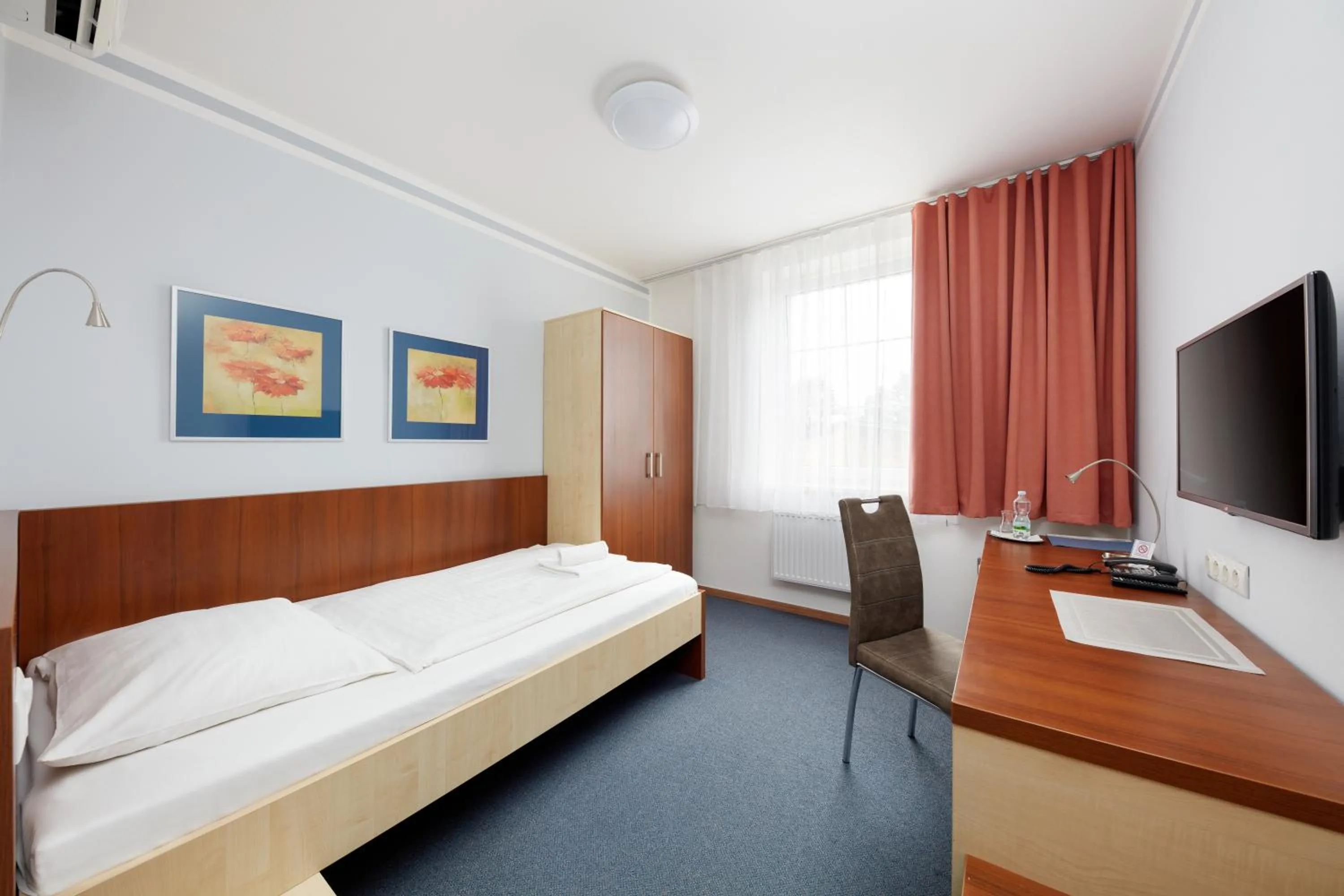 Bed in Hotel Nikolas