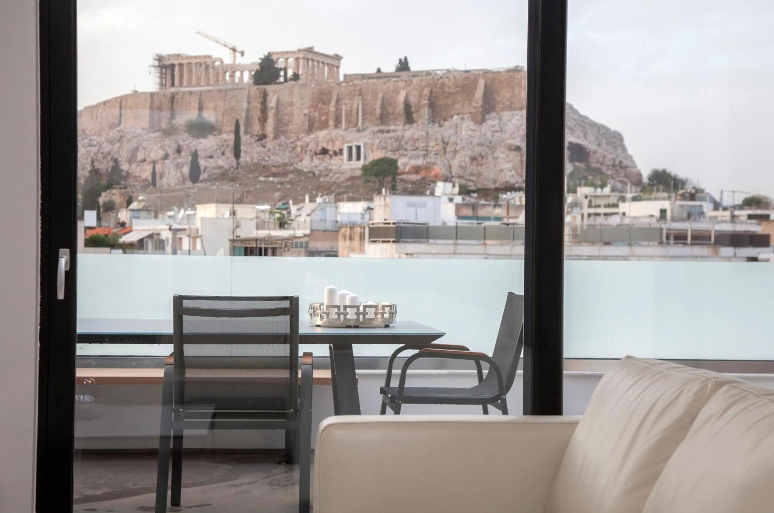 Living room in Luxury Penthouse touching the Acropolis by GHH