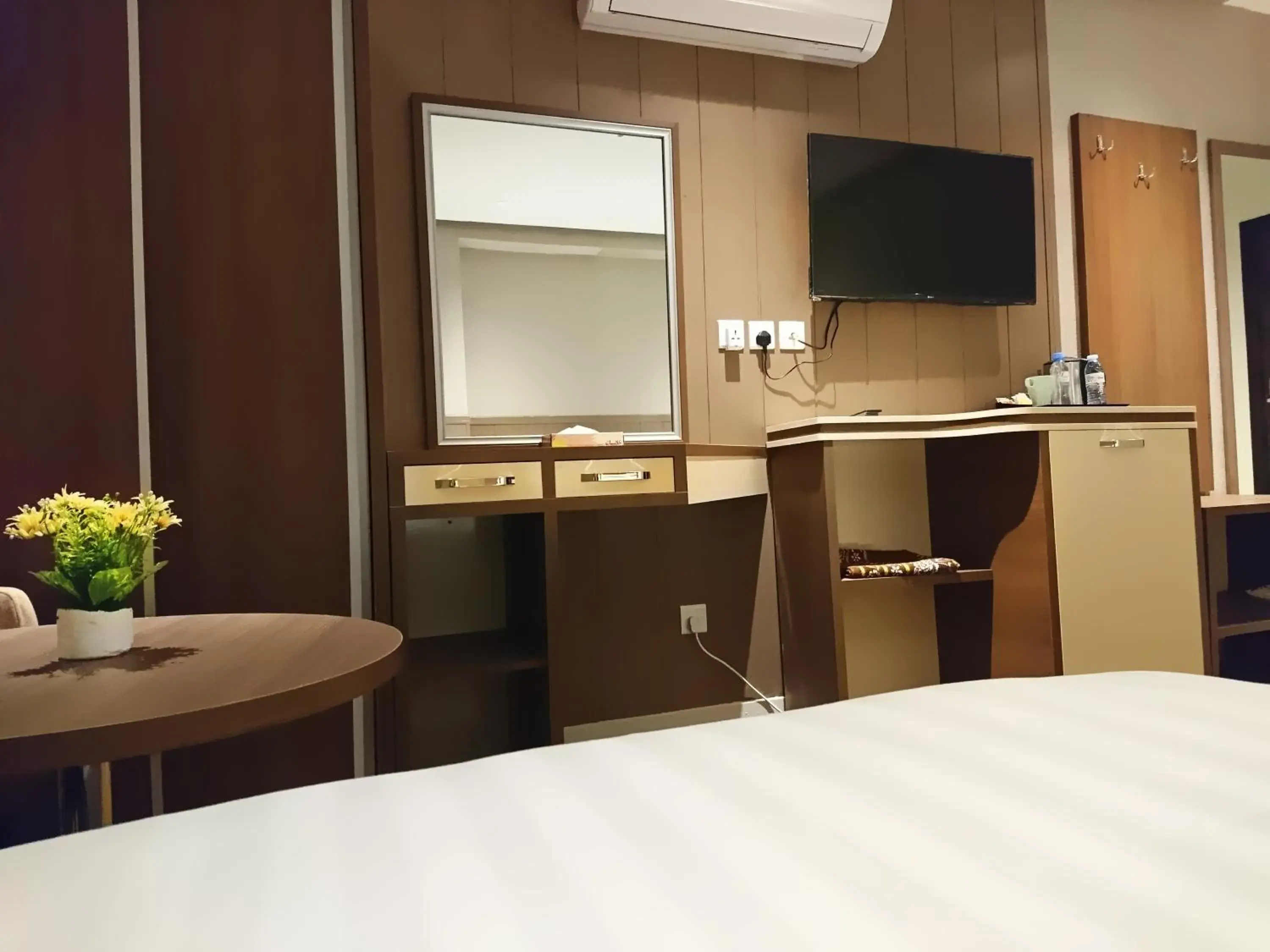 Bedroom, Bed in Batoul Ajyad Hotel Bedroom, Bed in Batoul Ajyad Hotel