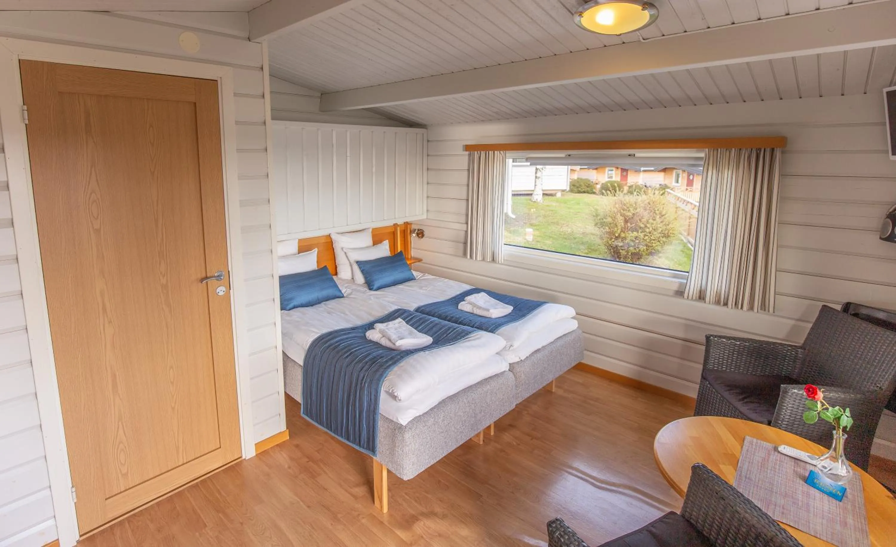 Living room, Bed in Hafsten Resort