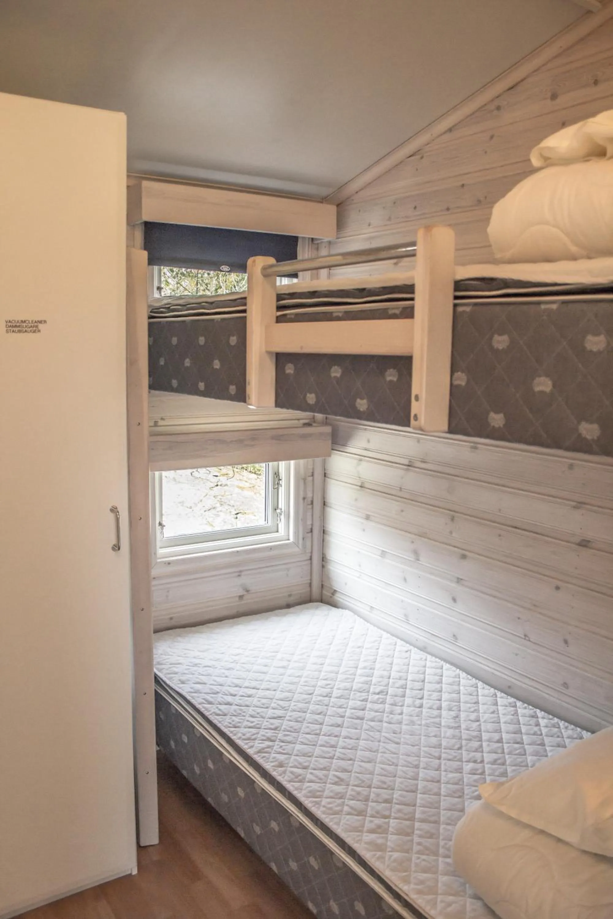 bunk bed, Bed in Hafsten Resort