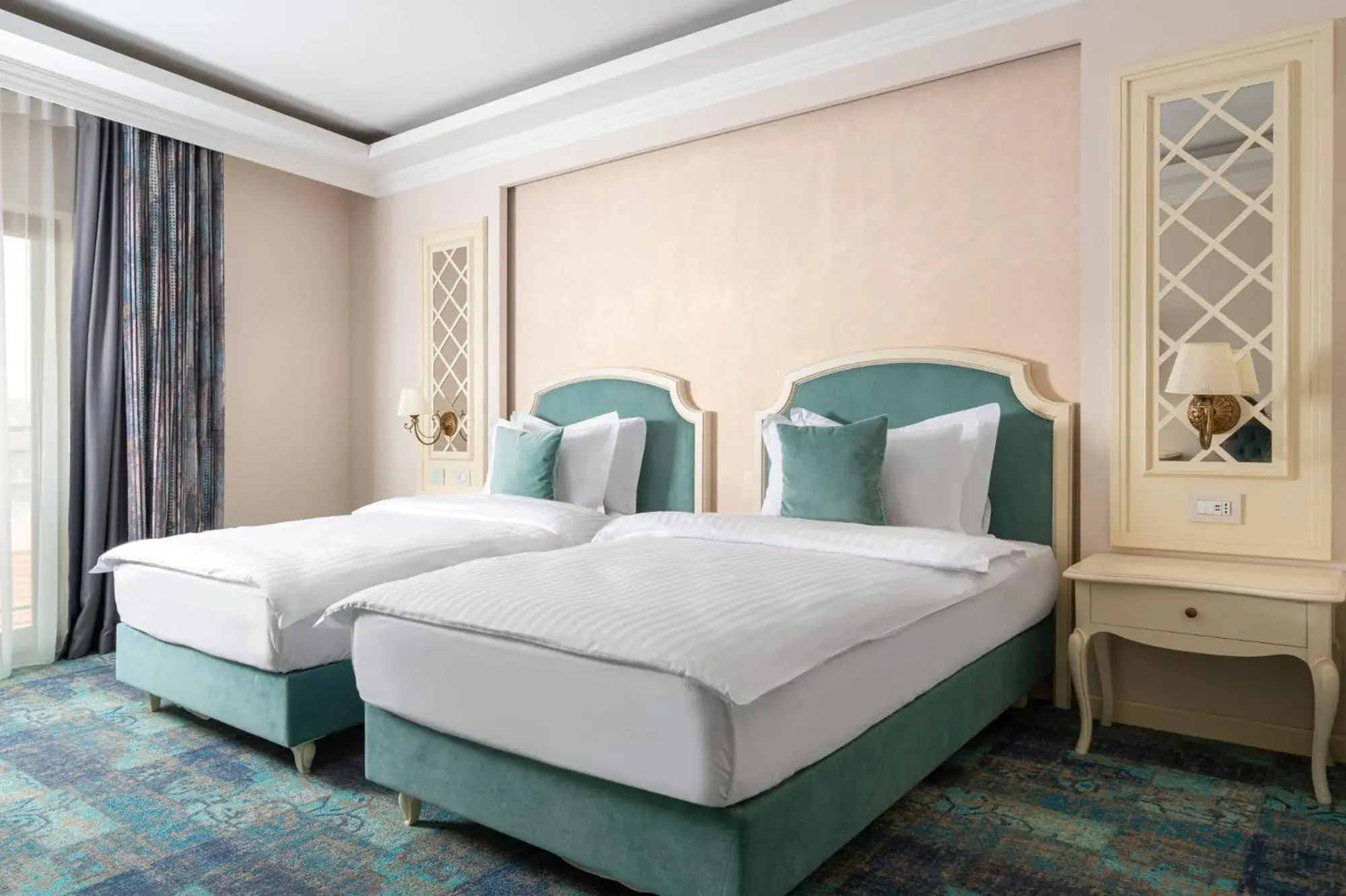 Deluxe Twin Room 4* in Hotel Leul de Aur Deluxe Twin Room 4* in Hotel Leul de Aur