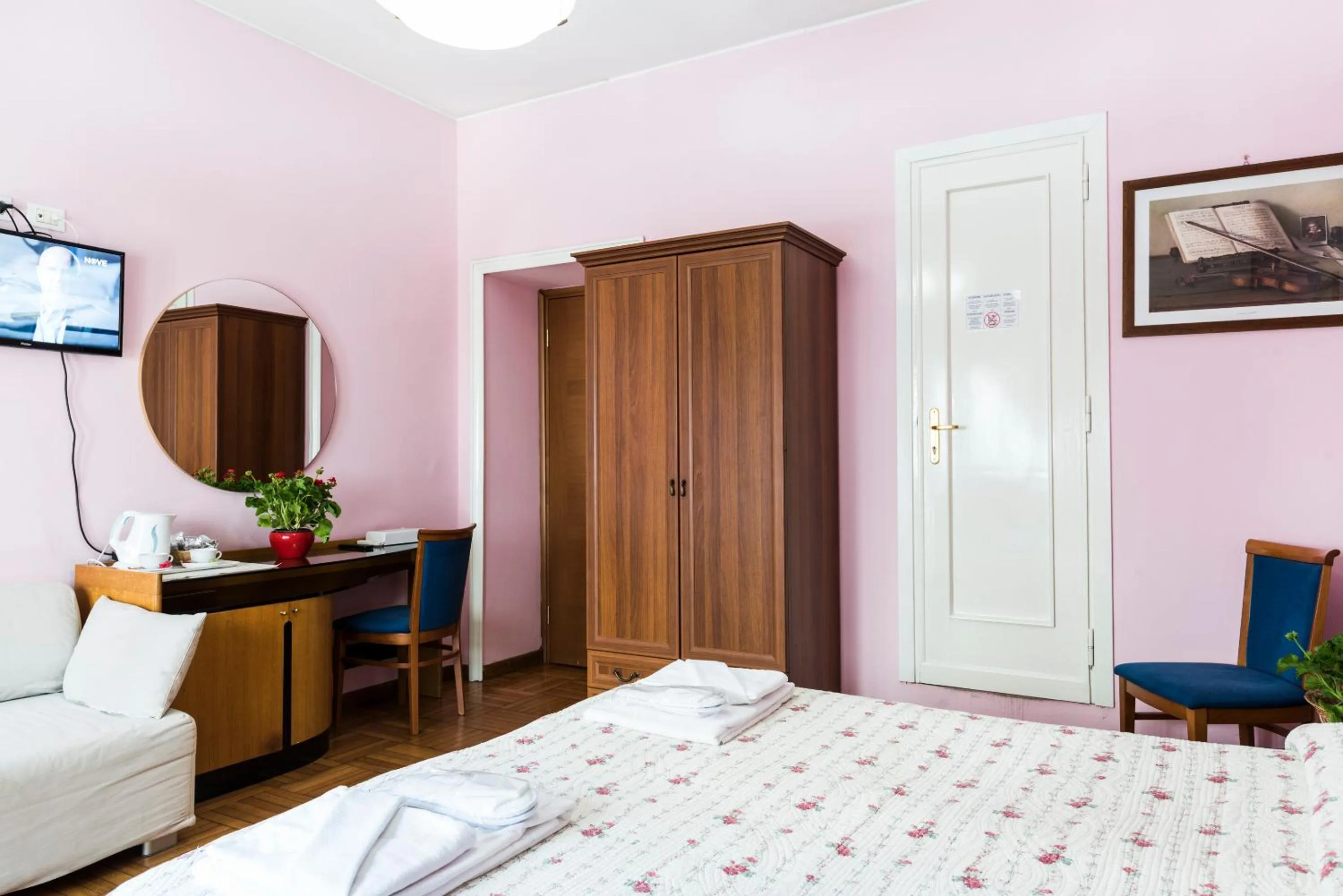 Photo of the whole room, Bed in Ai Musei Vaticani BB