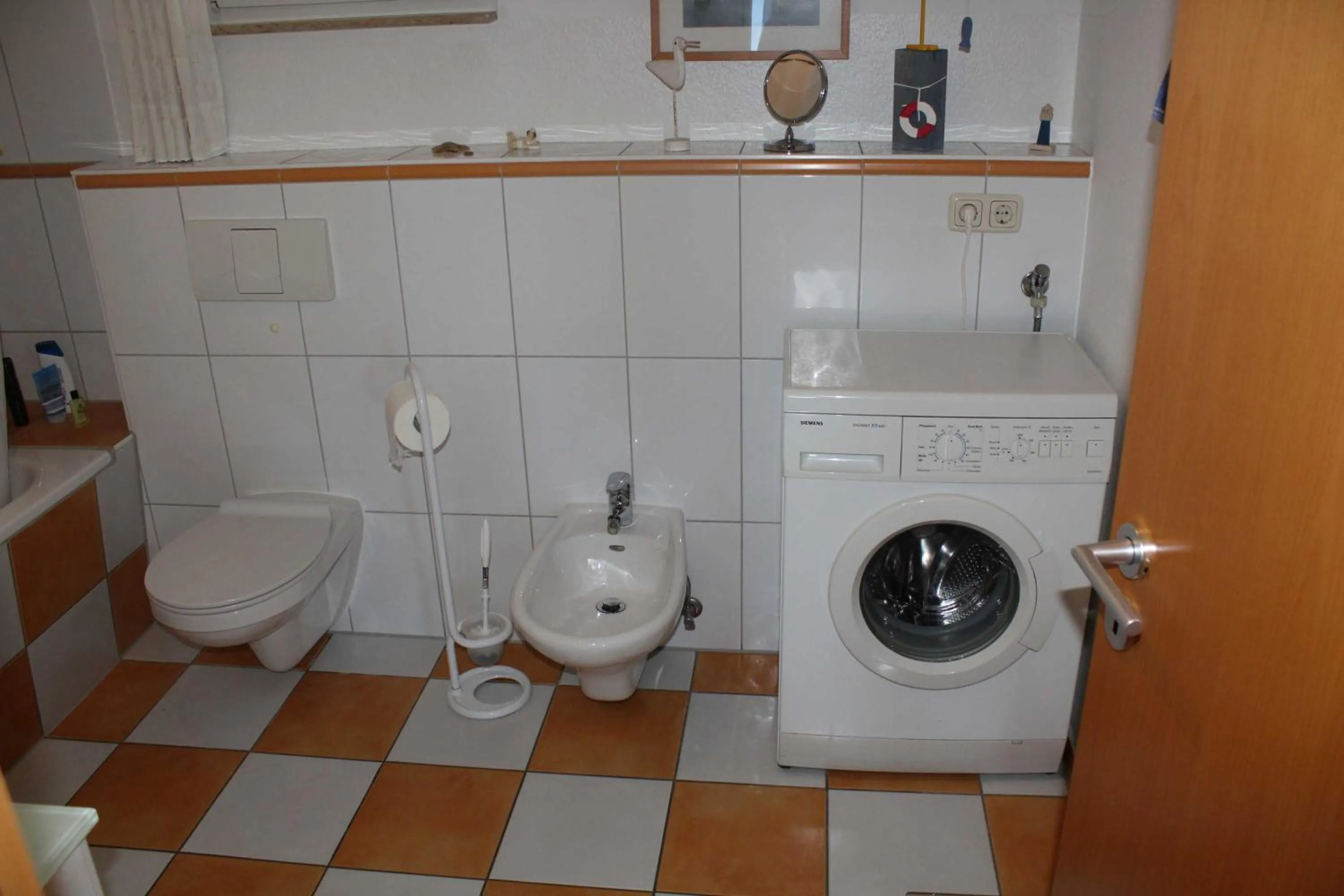 Toilet in Ferienwohnung Schwanenwiek