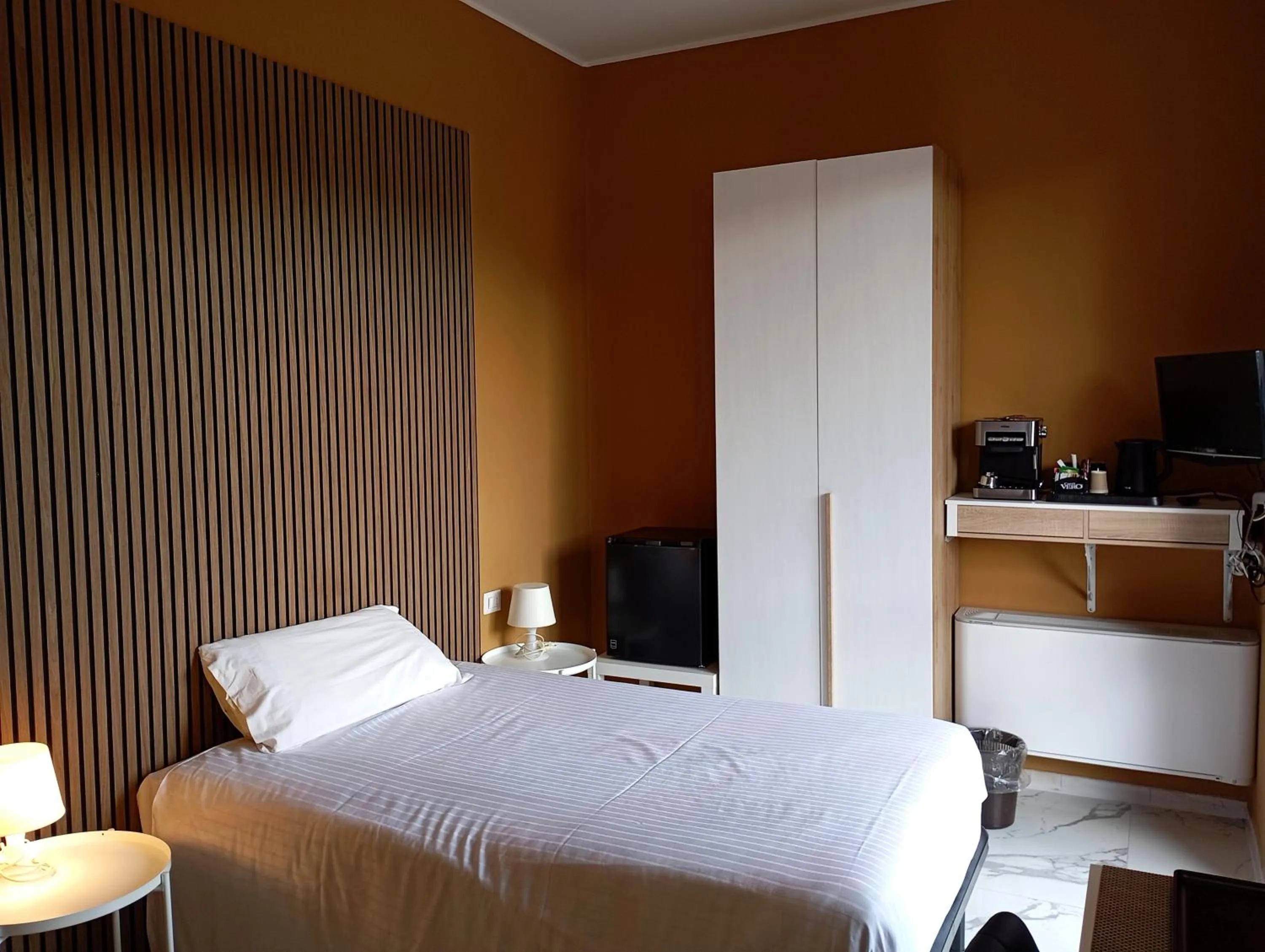 Photo of the whole room, Bed in Il Leone D'Oro