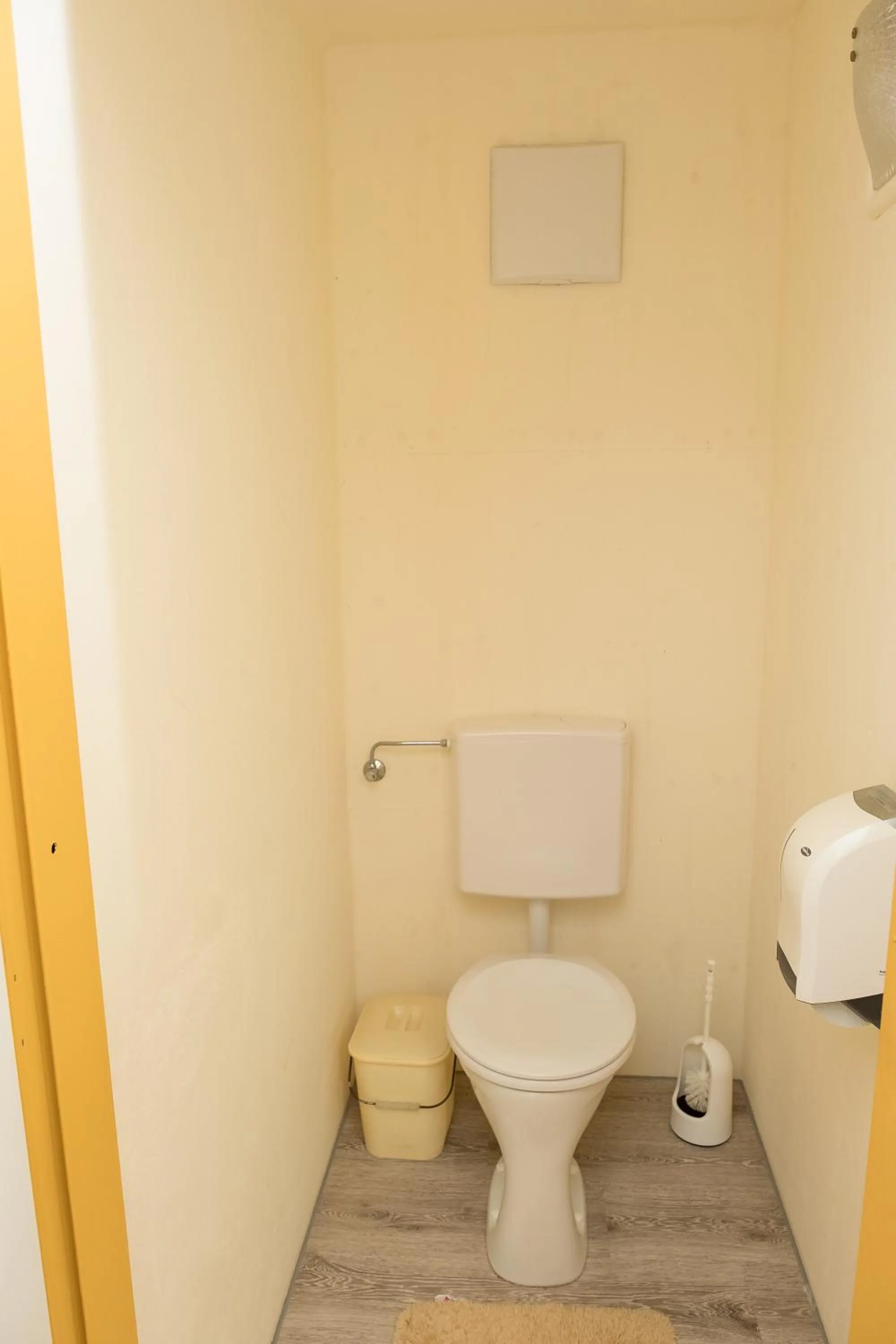 Toilet in ROSSLWIRT-Rast
