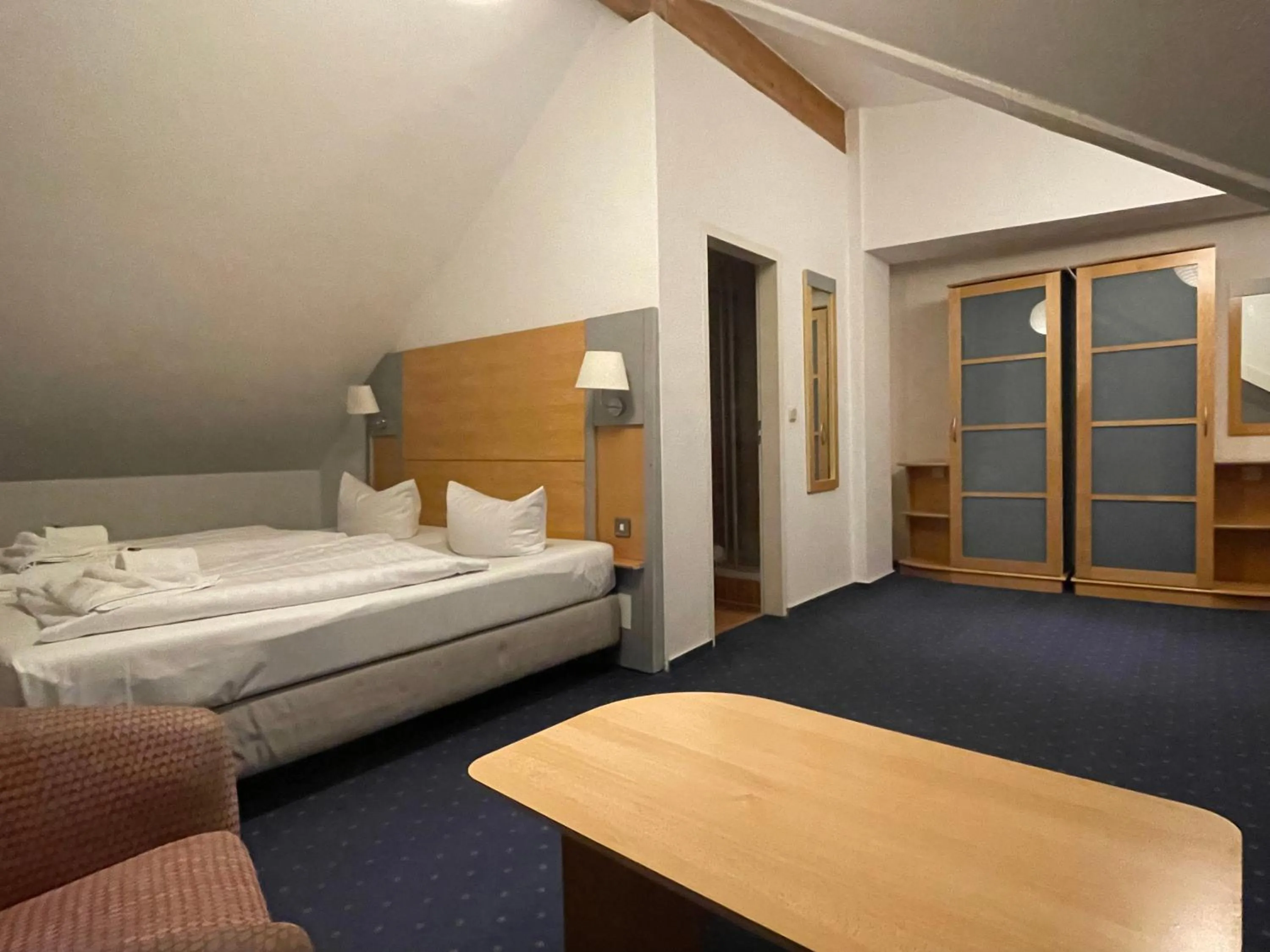 Bedroom, Bed in Hotel Zum Strand