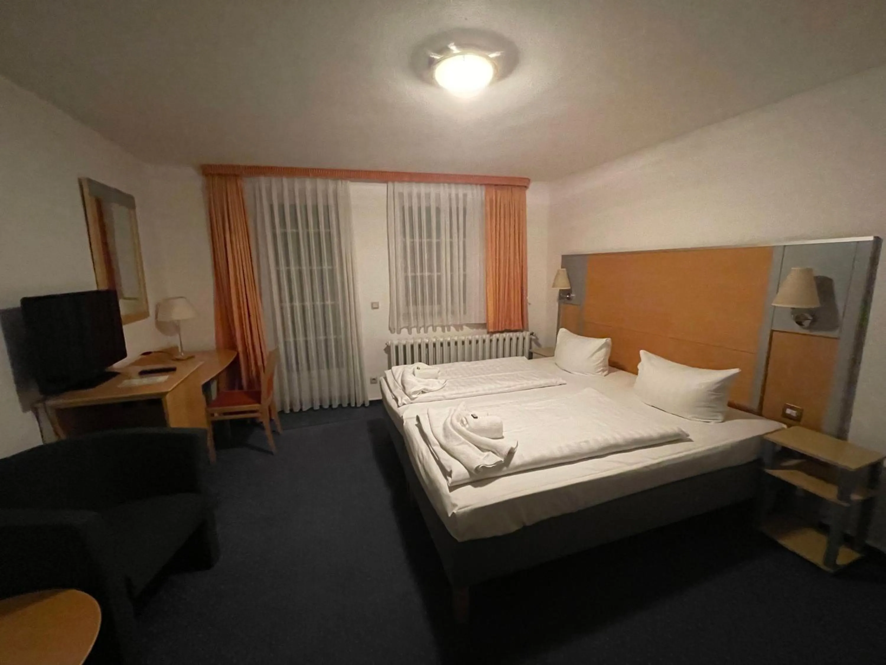 Bedroom, Bed in Hotel Zum Strand