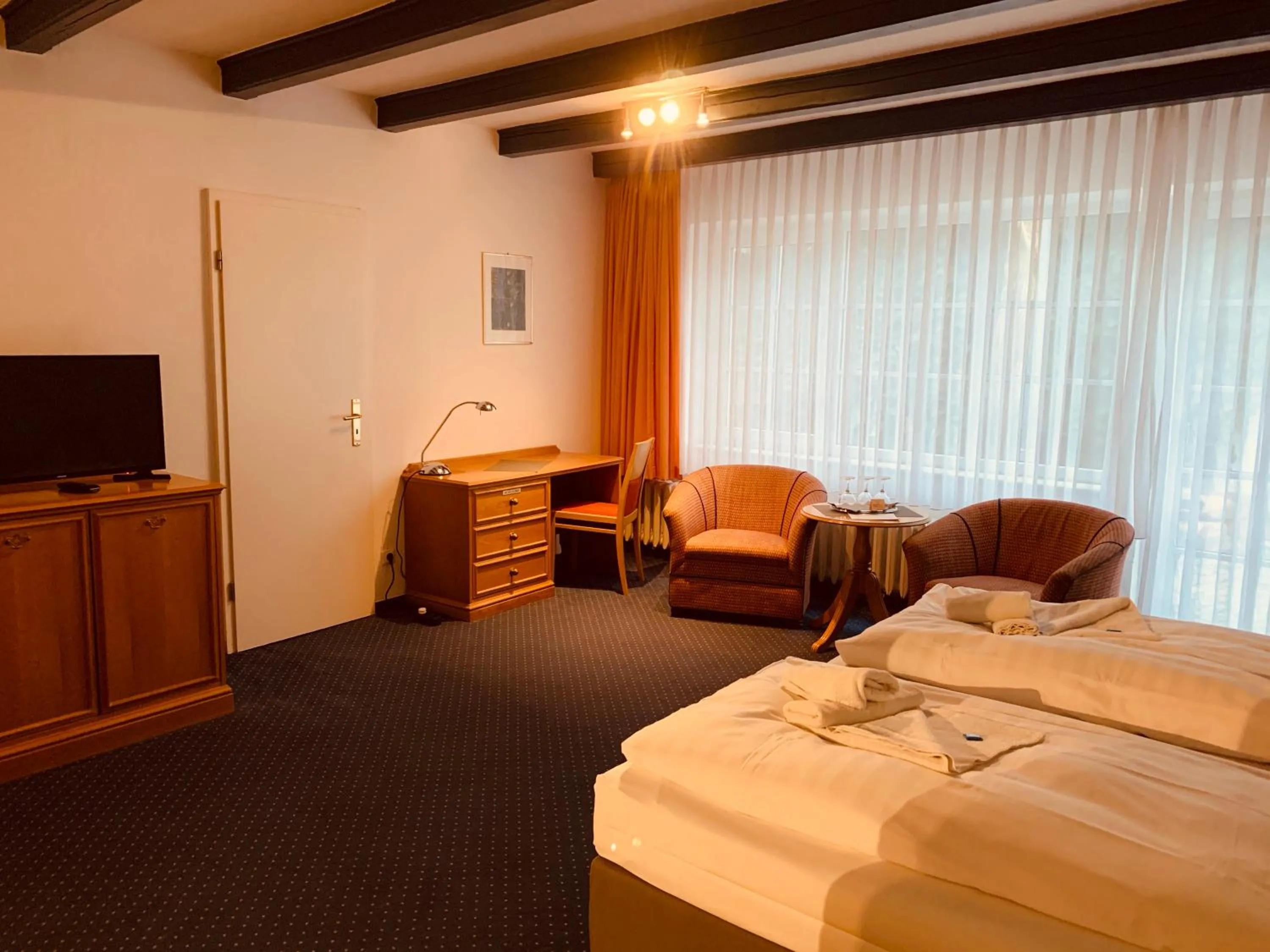 Seating area, Bed in Hotel Zum Strand
