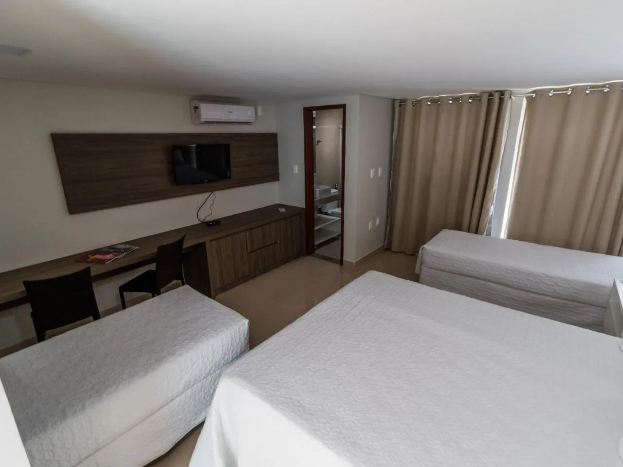 Bed in Oriental Praia Hotel