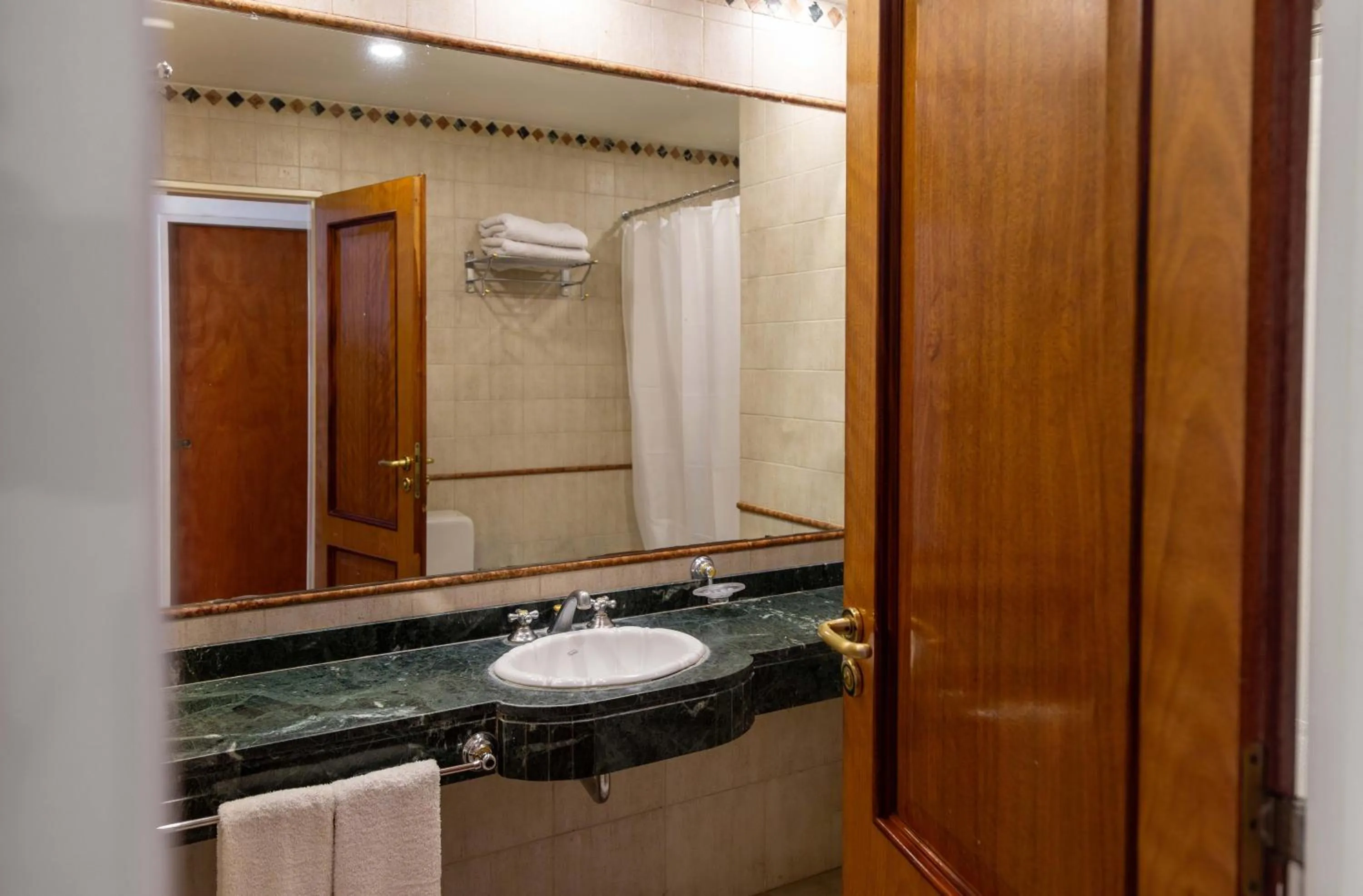 Bathroom in Wyndham Garden Luján