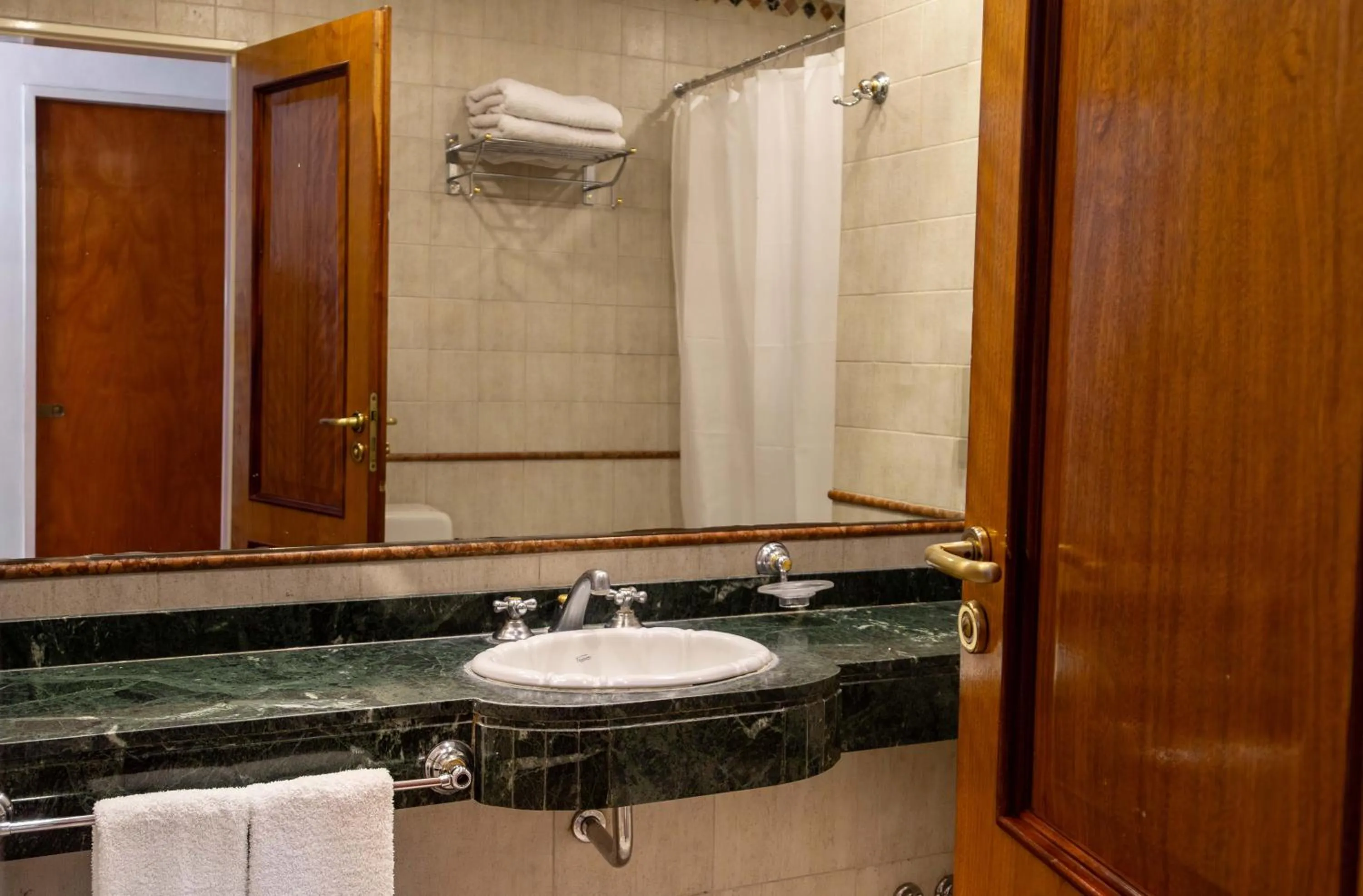 Bathroom in Wyndham Garden Luján