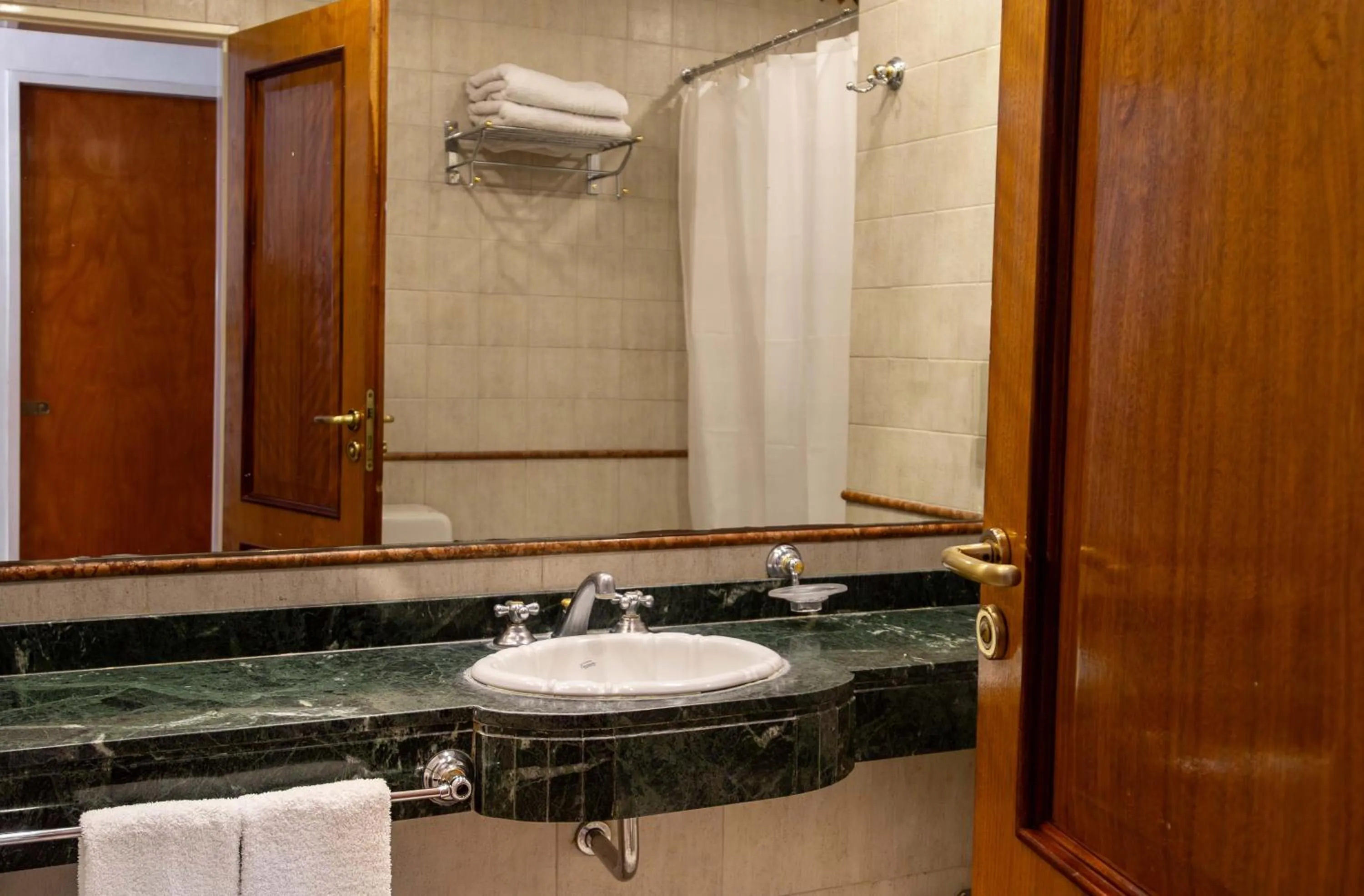 Bathroom in Wyndham Garden Luján