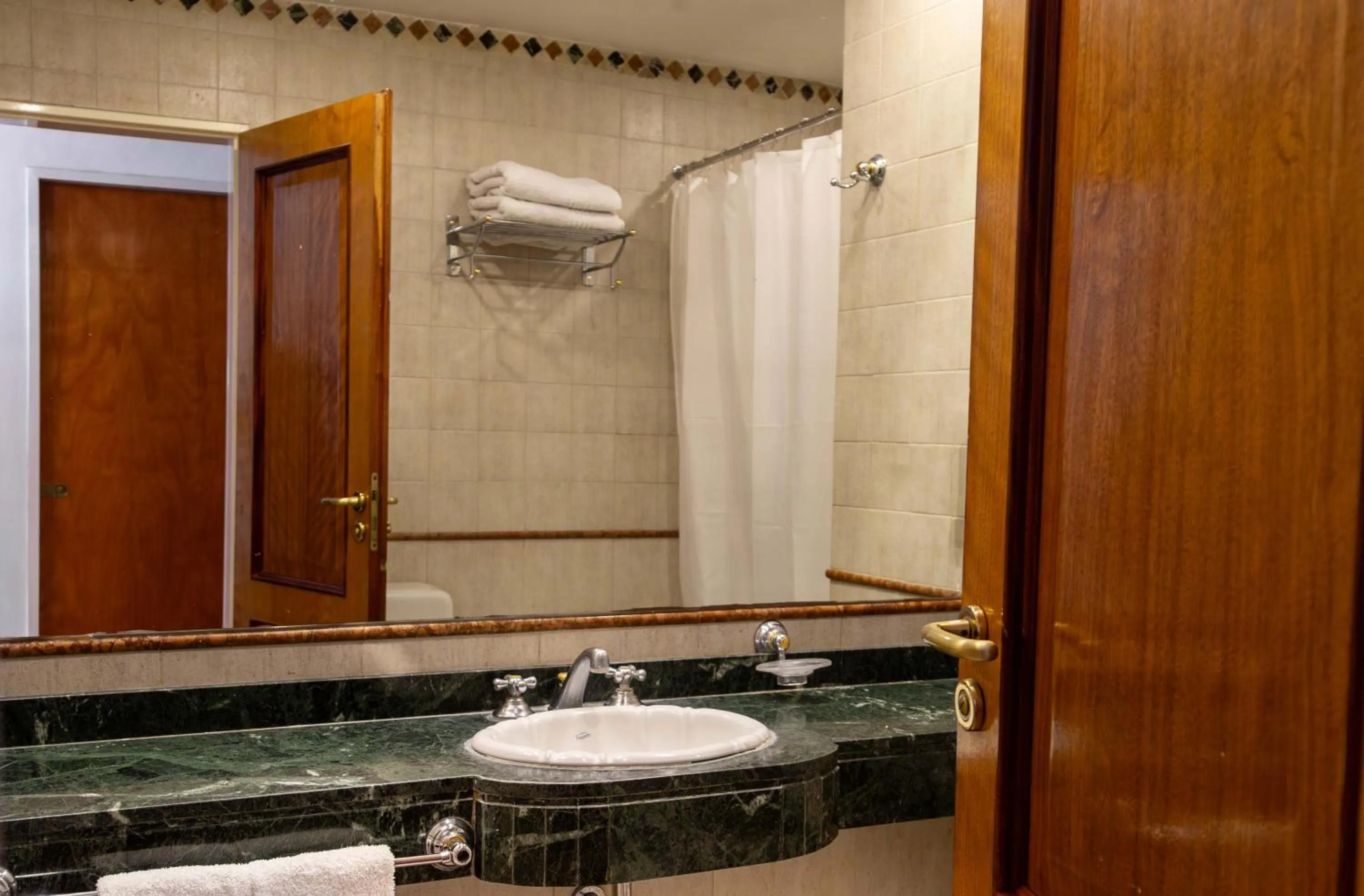 Bathroom in Wyndham Garden Luján