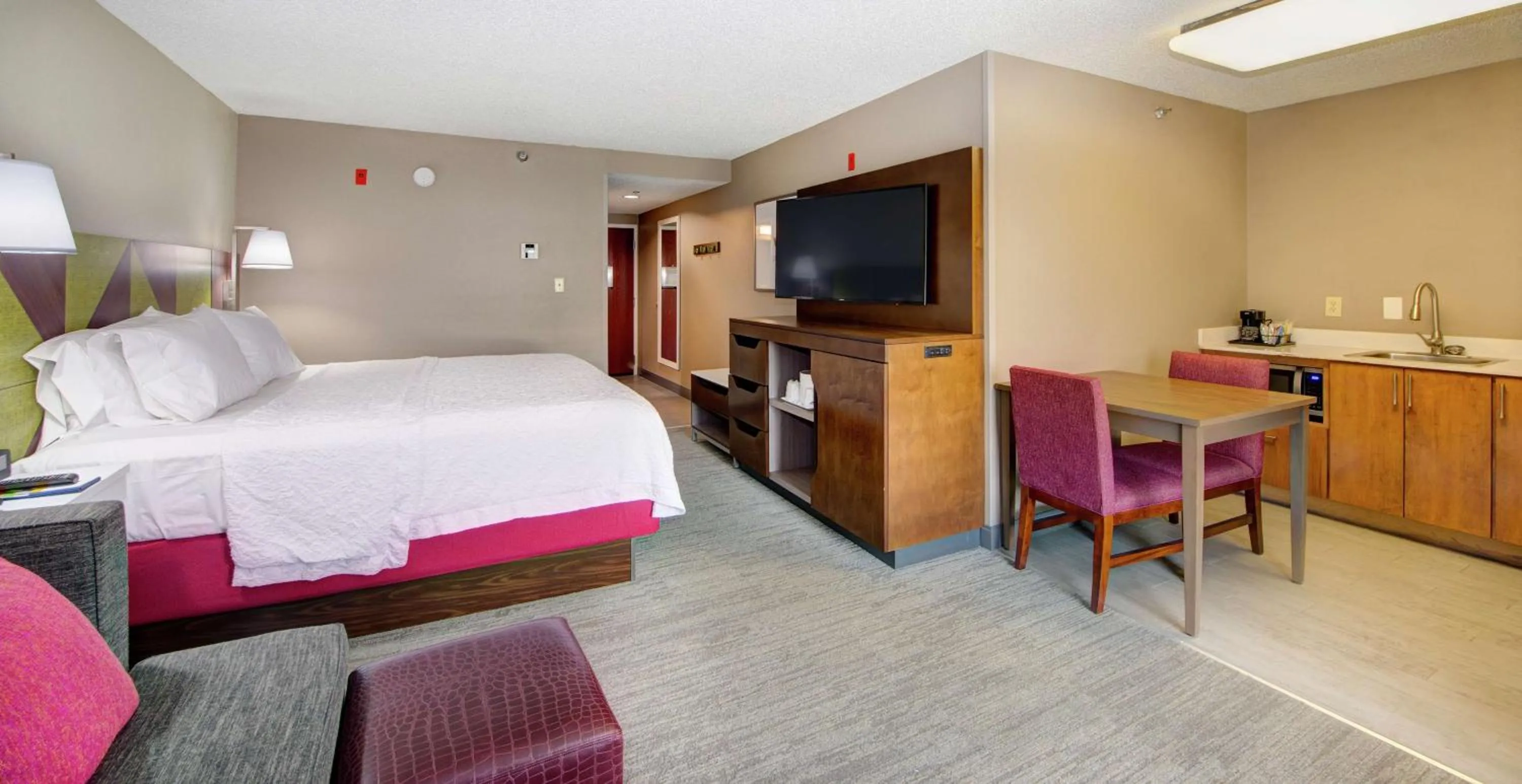 Bedroom, Bed in Hampton Inn Gaffney