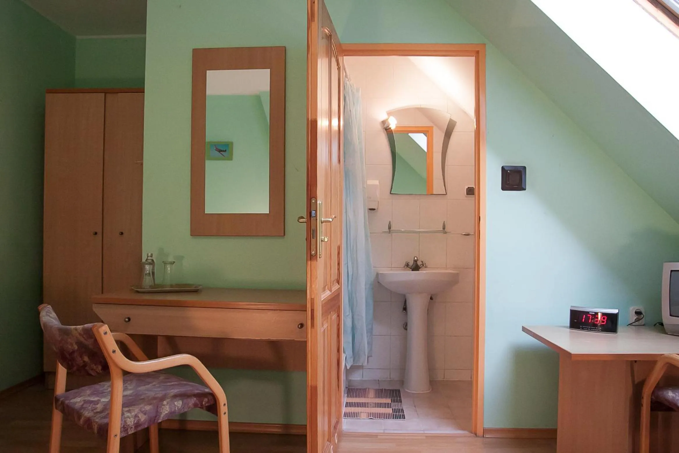 Twin Room - single occupancy in Hotel Aeroplan