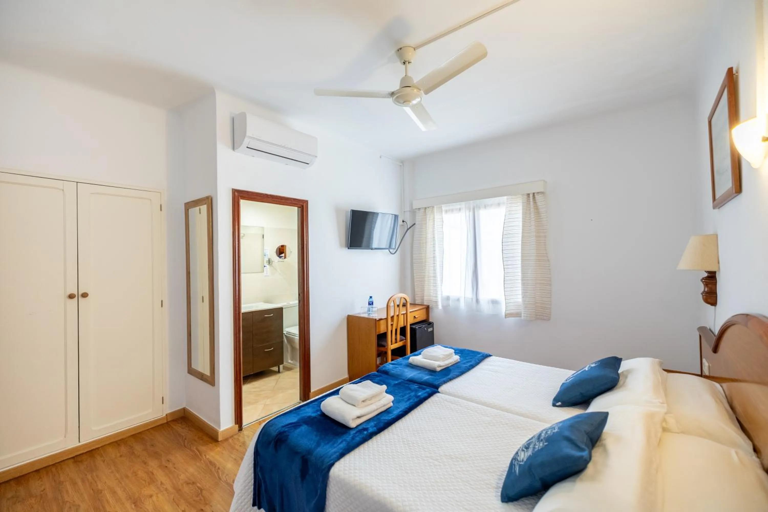 Hostal Doris - Adults Only