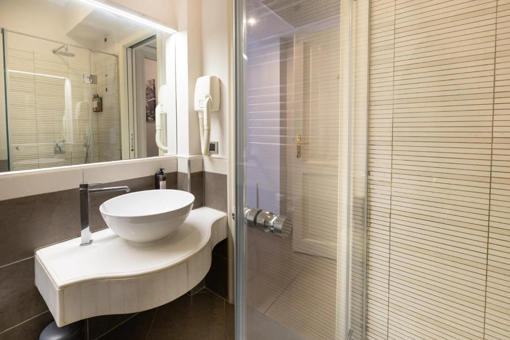 Shower in Zaccardi Roof Garden