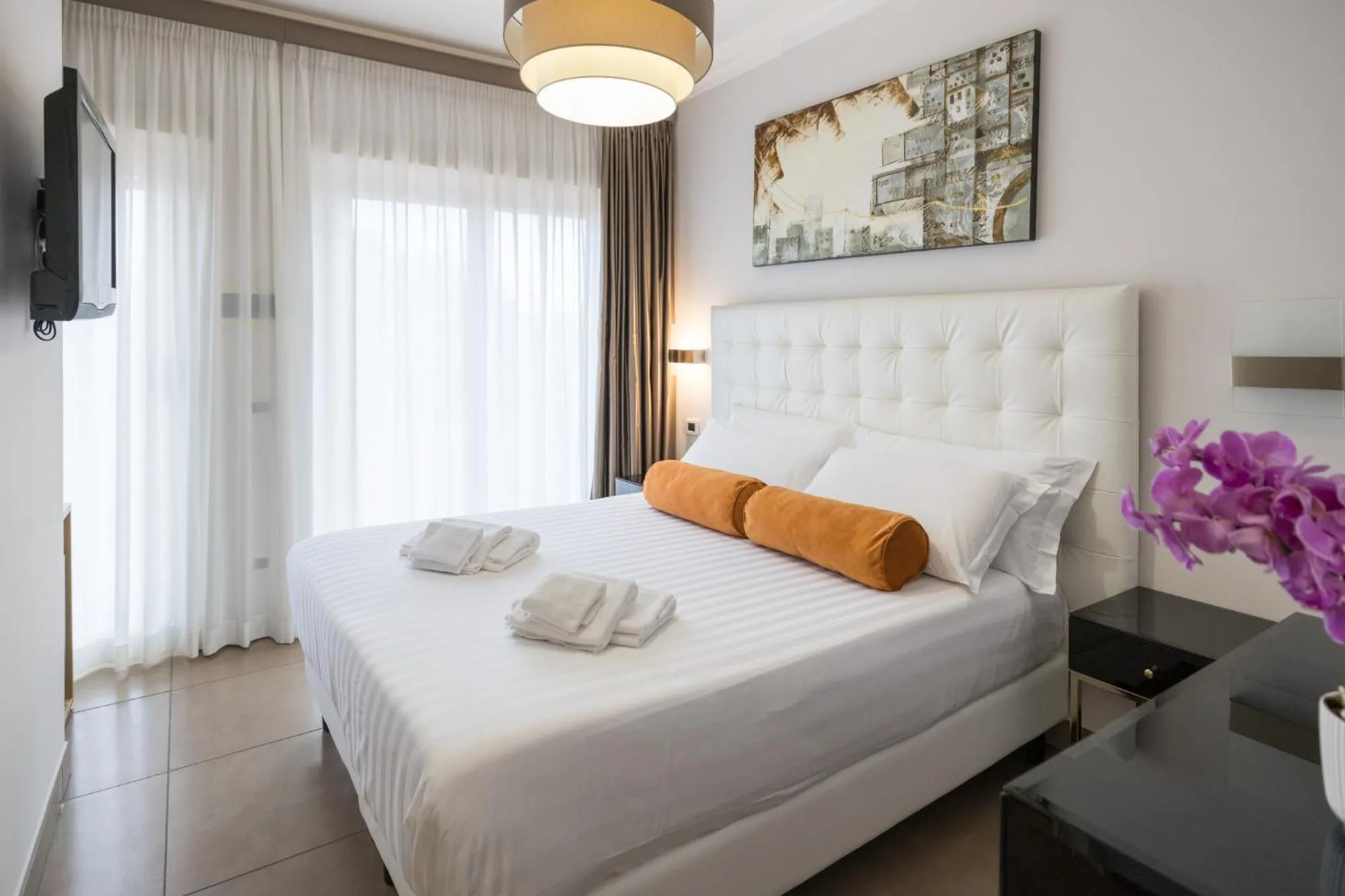 Photo of the whole room, Bed in Zaccardi Roof Garden