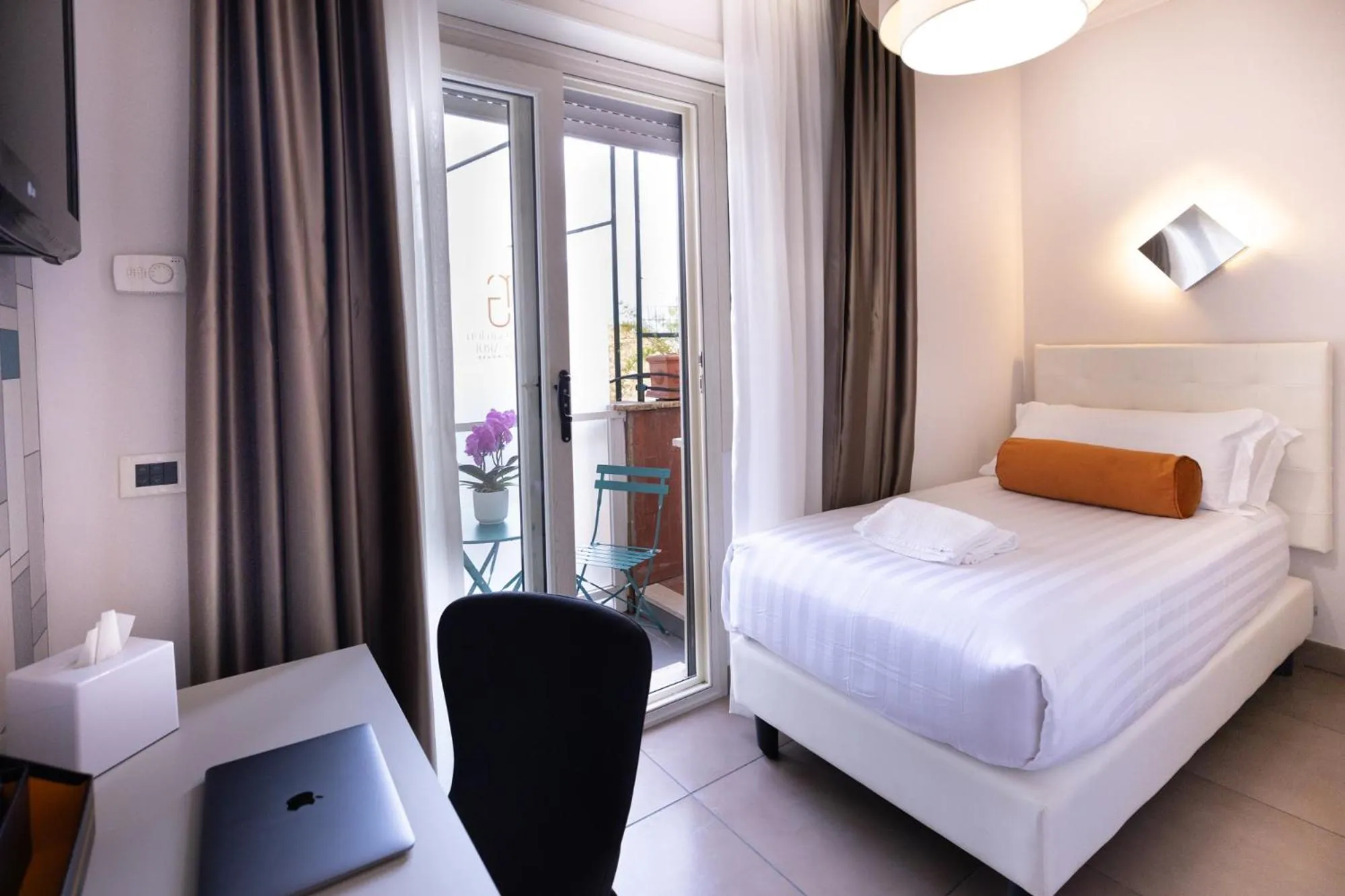 Photo of the whole room, Bed in Zaccardi Roof Garden