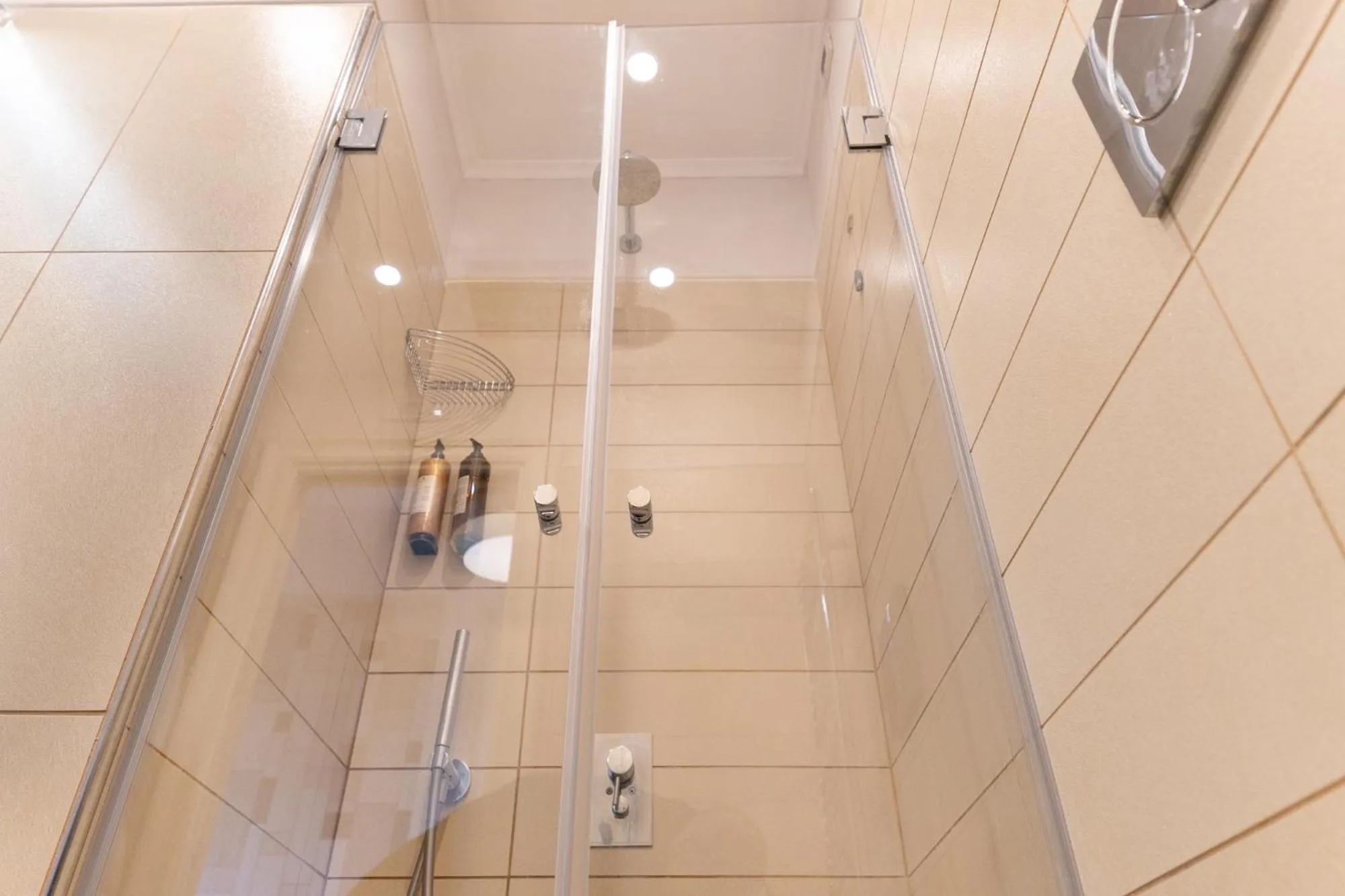 Shower in Zaccardi Roof Garden