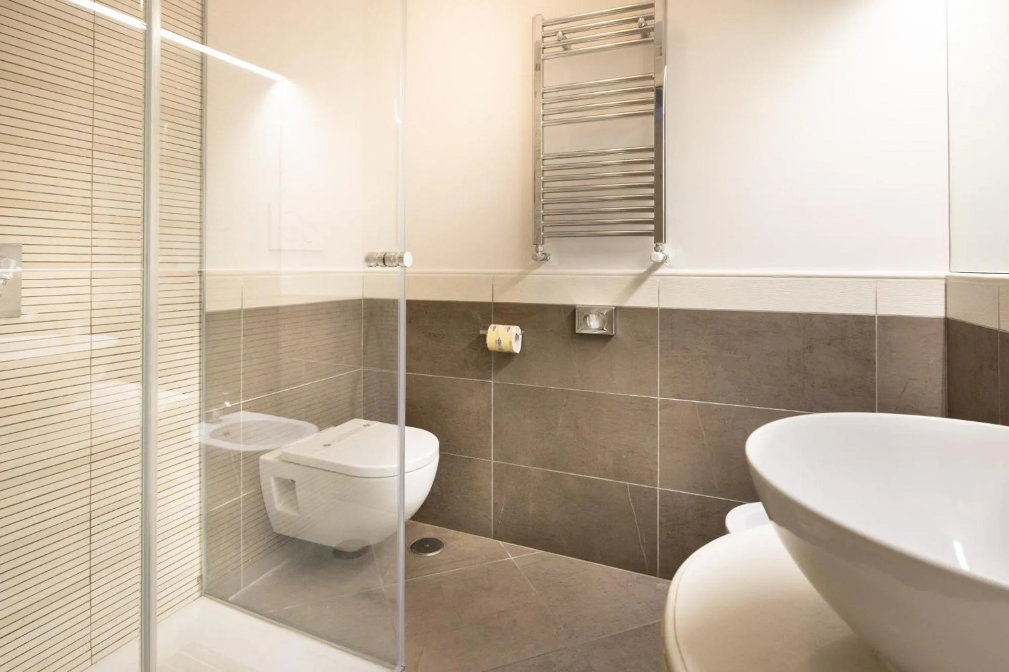 Bathroom in Zaccardi Roof Garden