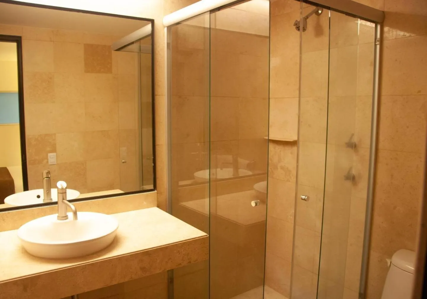 Shower in Suites Teca Once