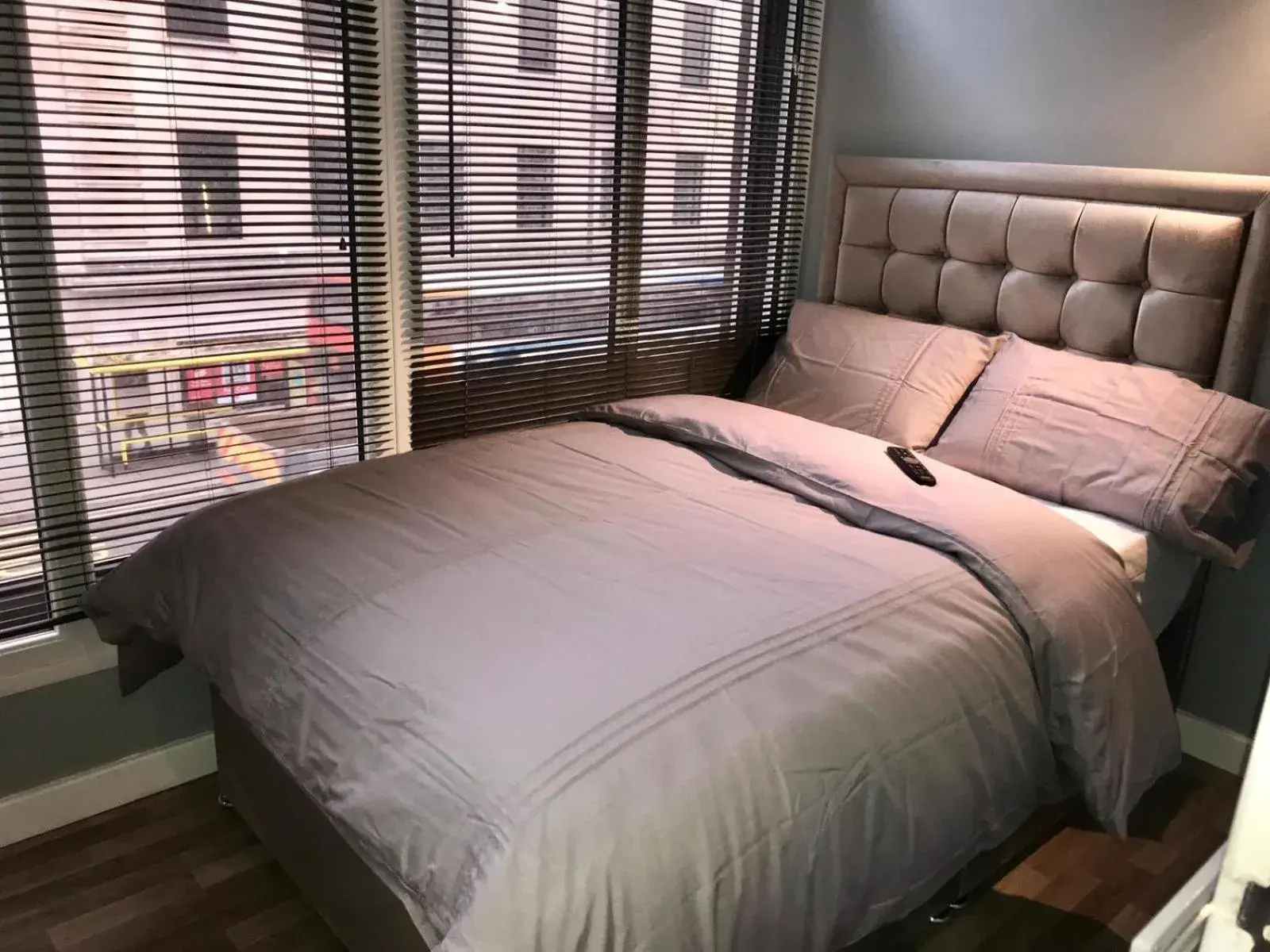 Double Room with Private Bathroom in Brownlows Inn Double Room with Private Bathroom in Brownlows Inn