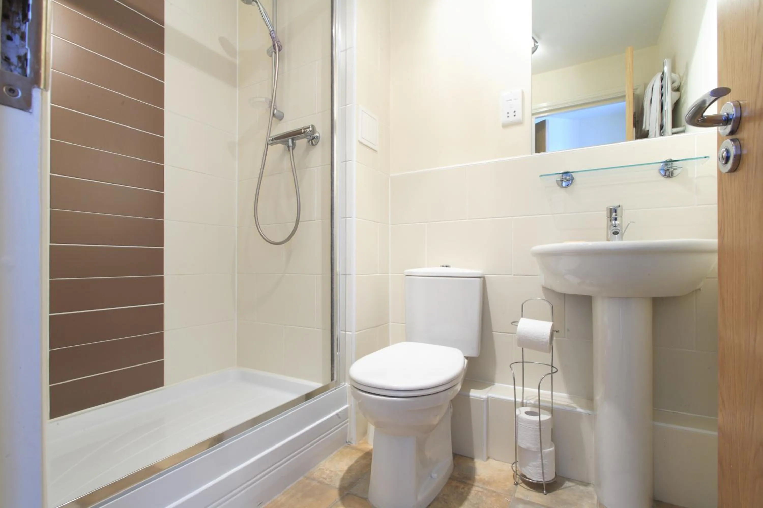 Shower in Abodebed - Handleys Court