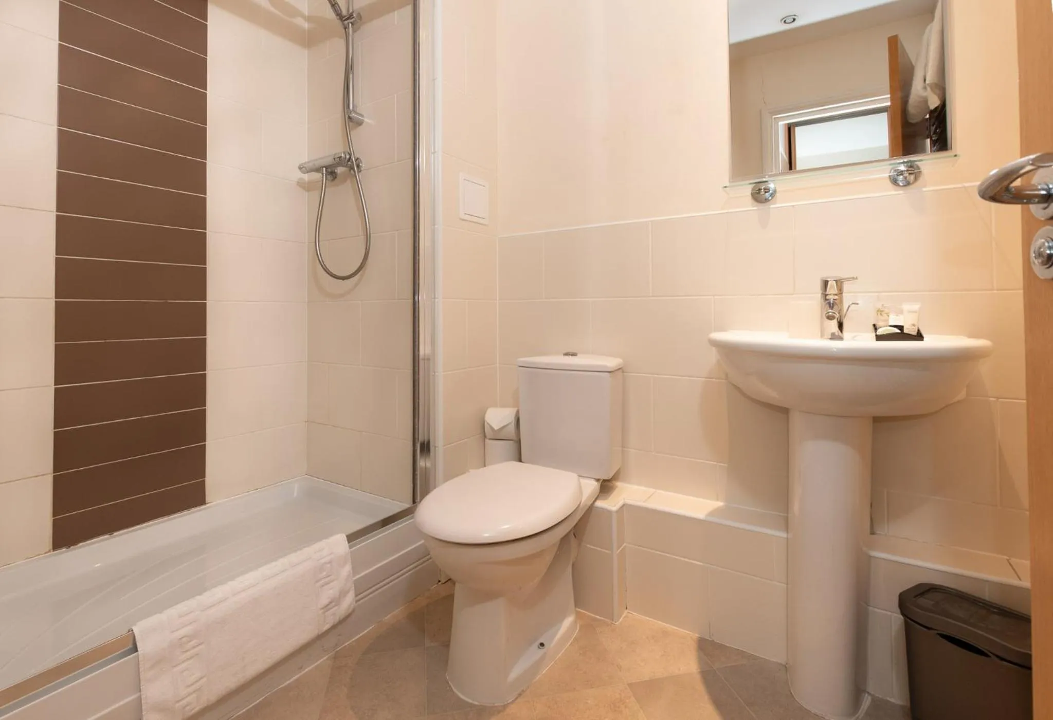 Shower in Abodebed - Handleys Court