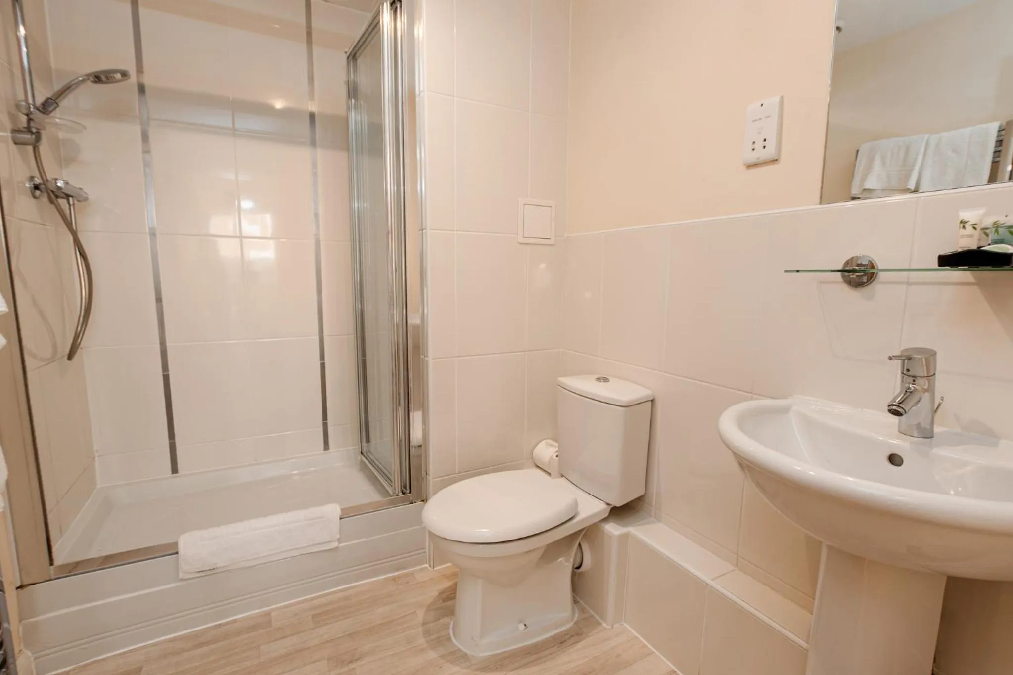 Shower in Abodebed - Handleys Court