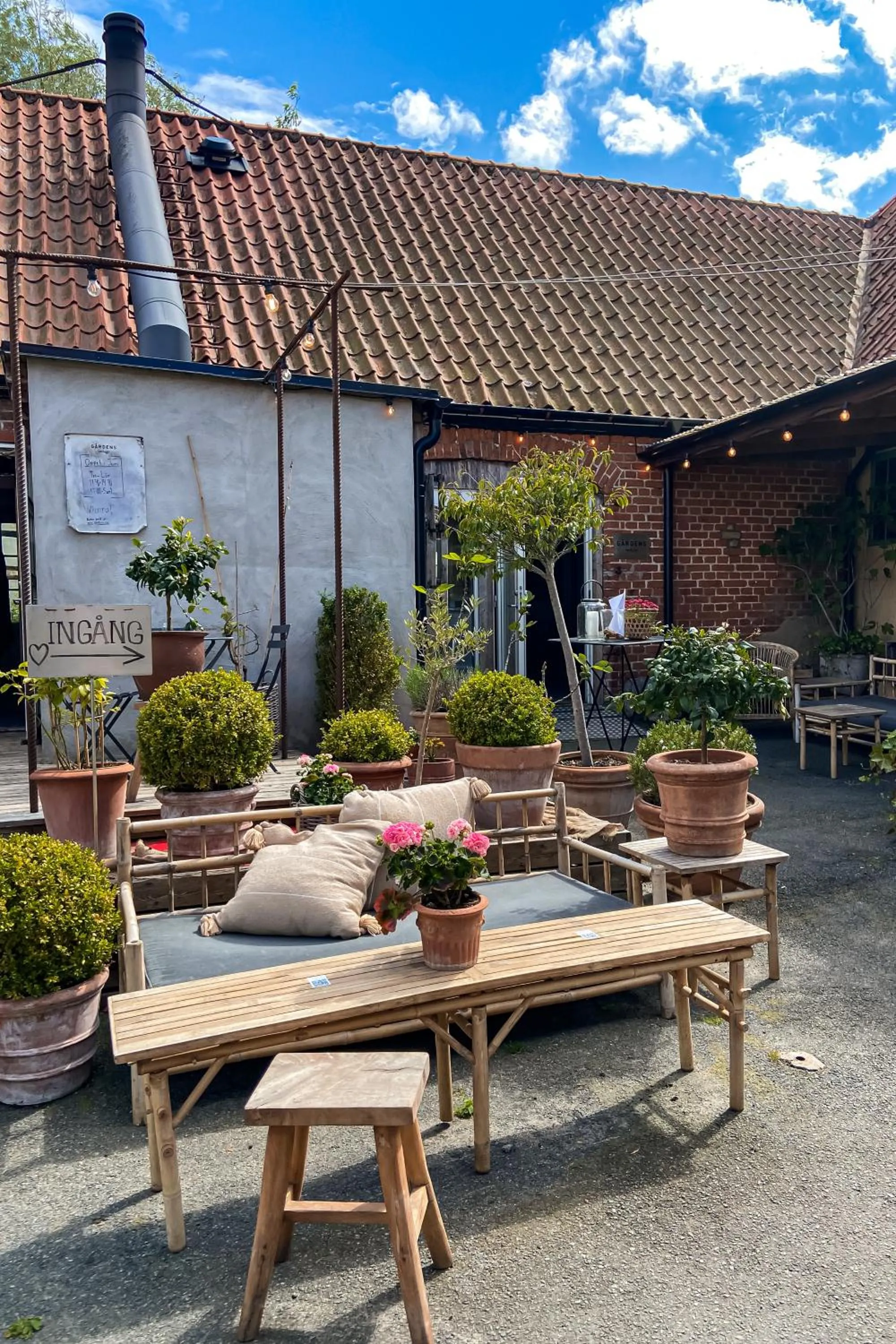 Facade/entrance in Gårdens & Apotekarns B&B