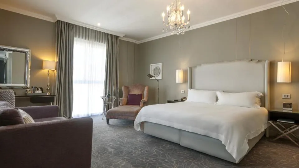 Bed in Queen Victoria Hotel by NEWMARK