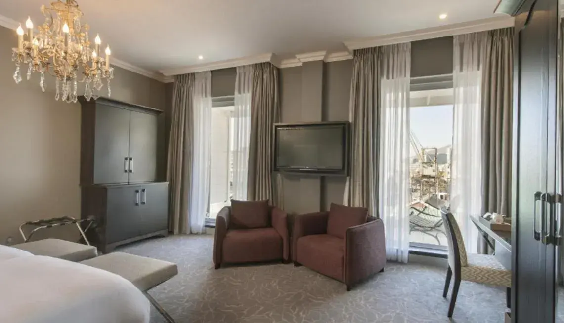 Bed in Queen Victoria Hotel by NEWMARK Bed in Queen Victoria Hotel by NEWMARK