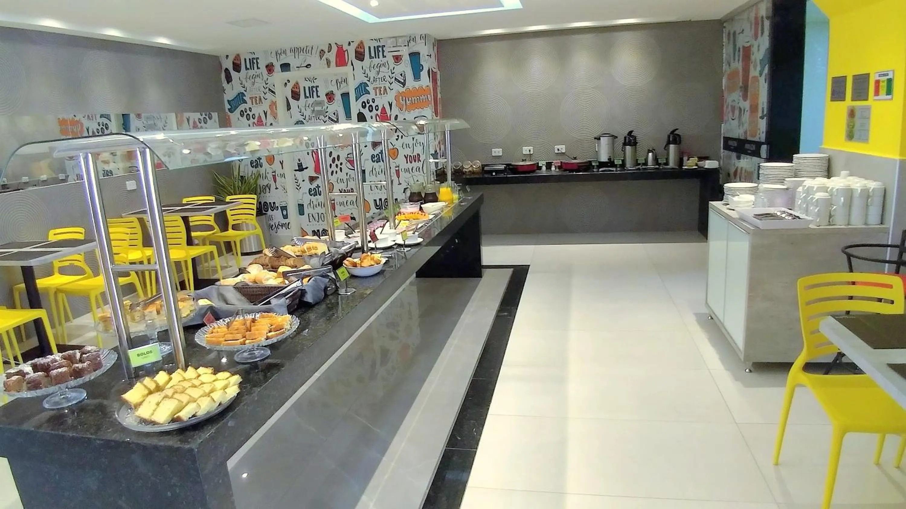 Food and drinks in Hotel Avalon Maringá Econômico