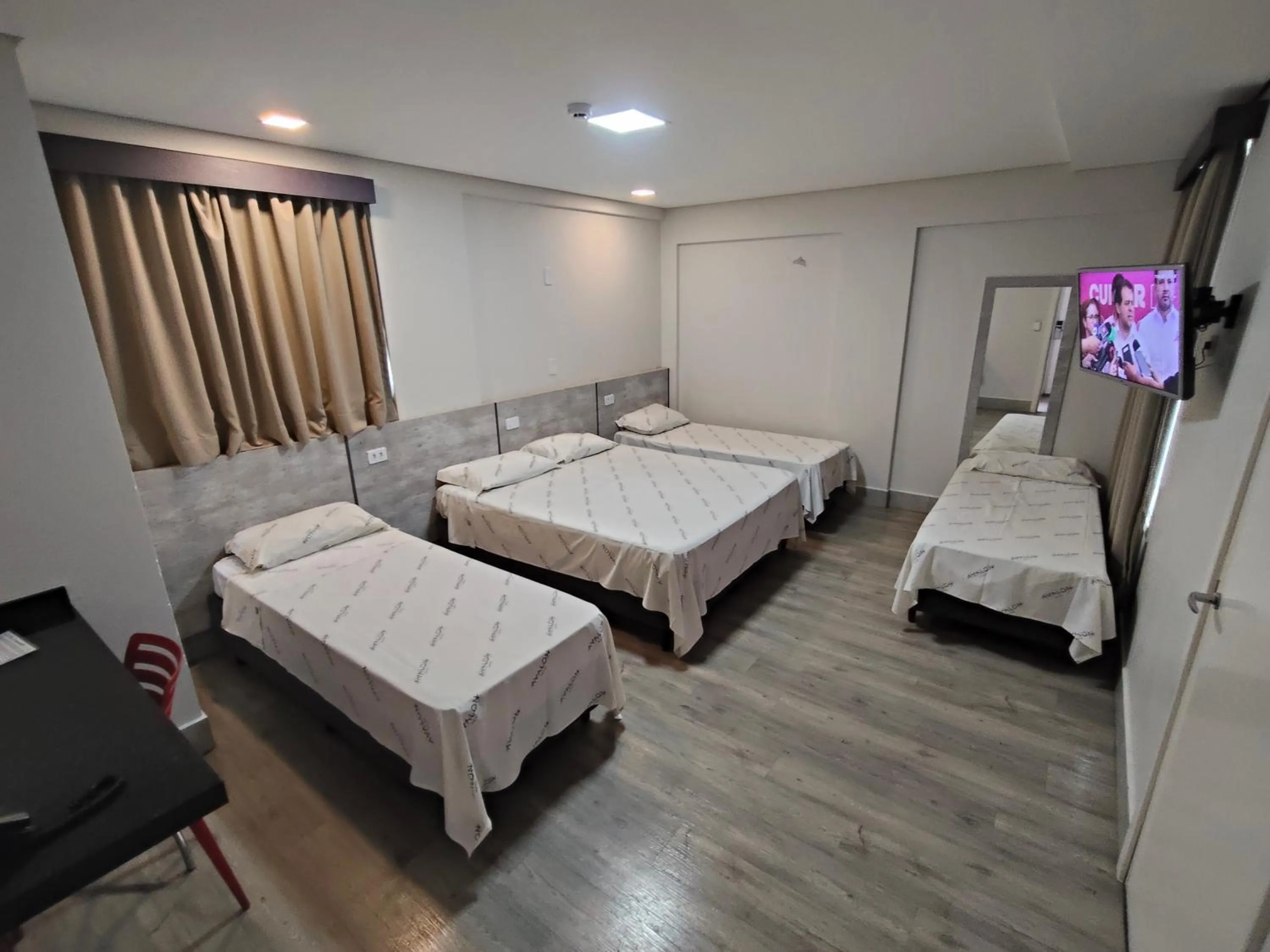 Photo of the whole room, Bed in Hotel Avalon Maringá Econômico