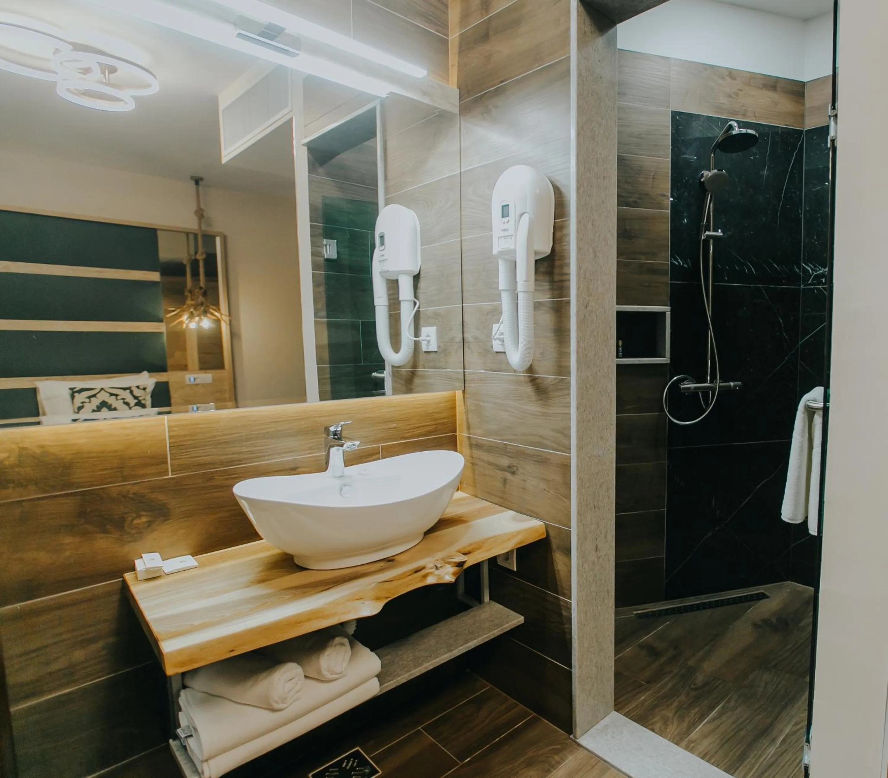 Lostrita - Pastravarie, Hotel & SPA