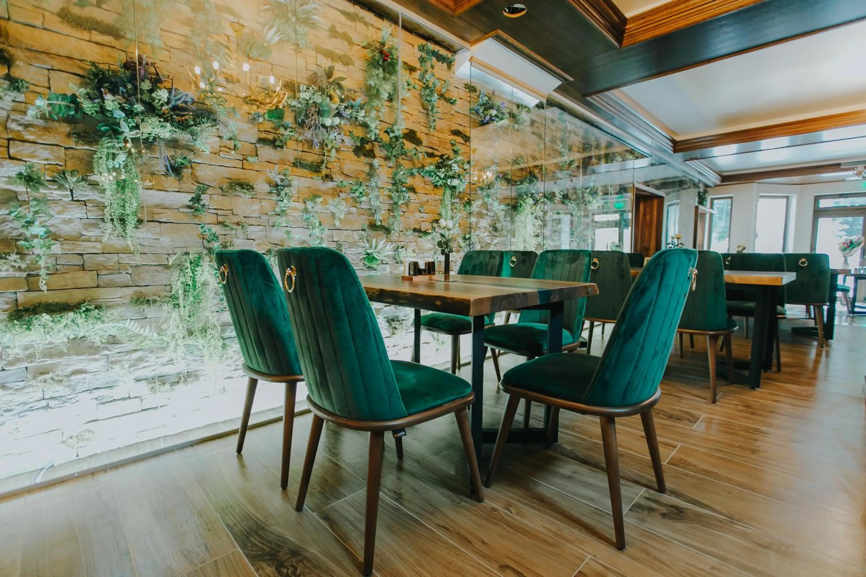 Lostrita - Pastravarie, Hotel & SPA