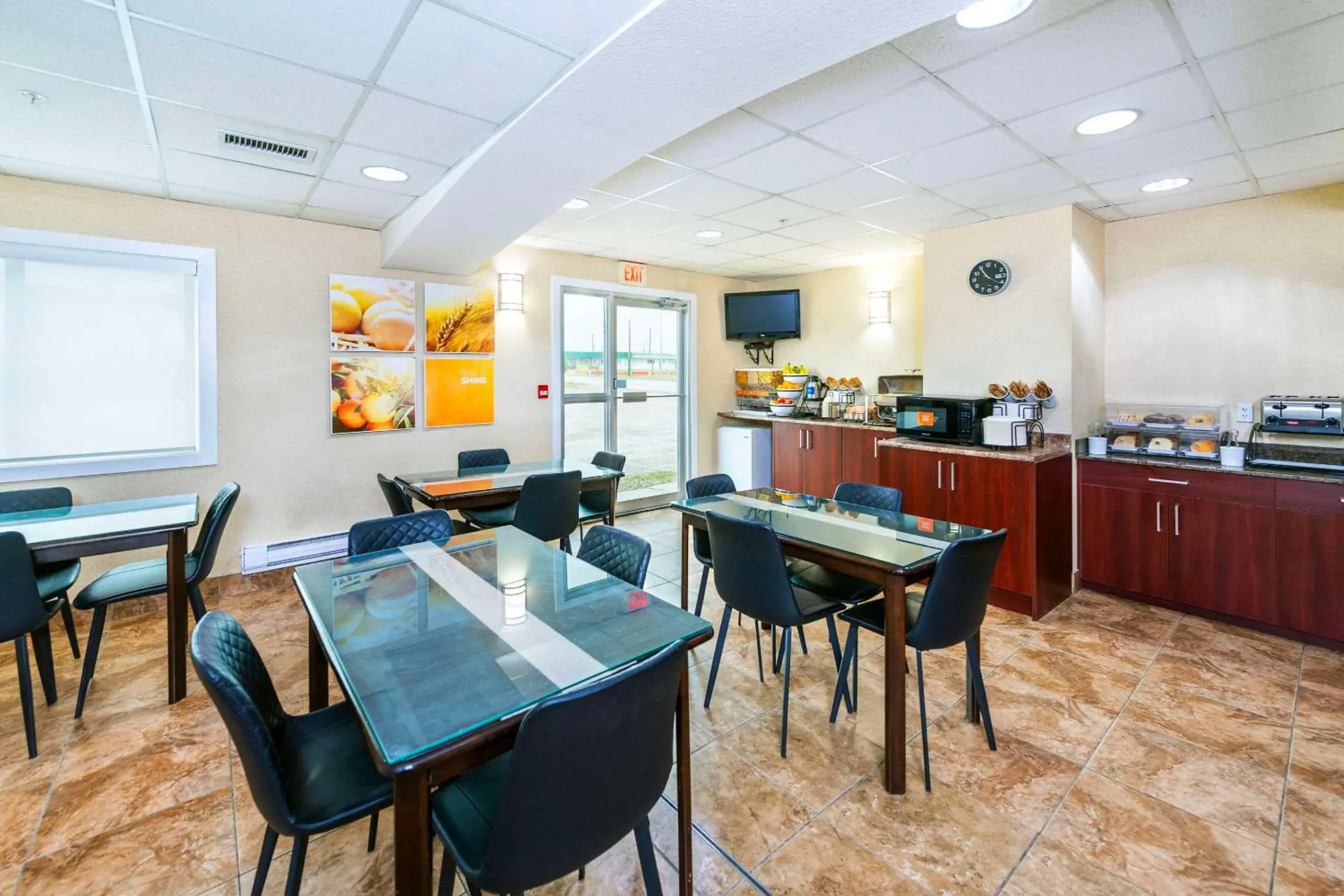 Breakfast in Comfort Inn & Suites Breakfast in Comfort Inn & Suites