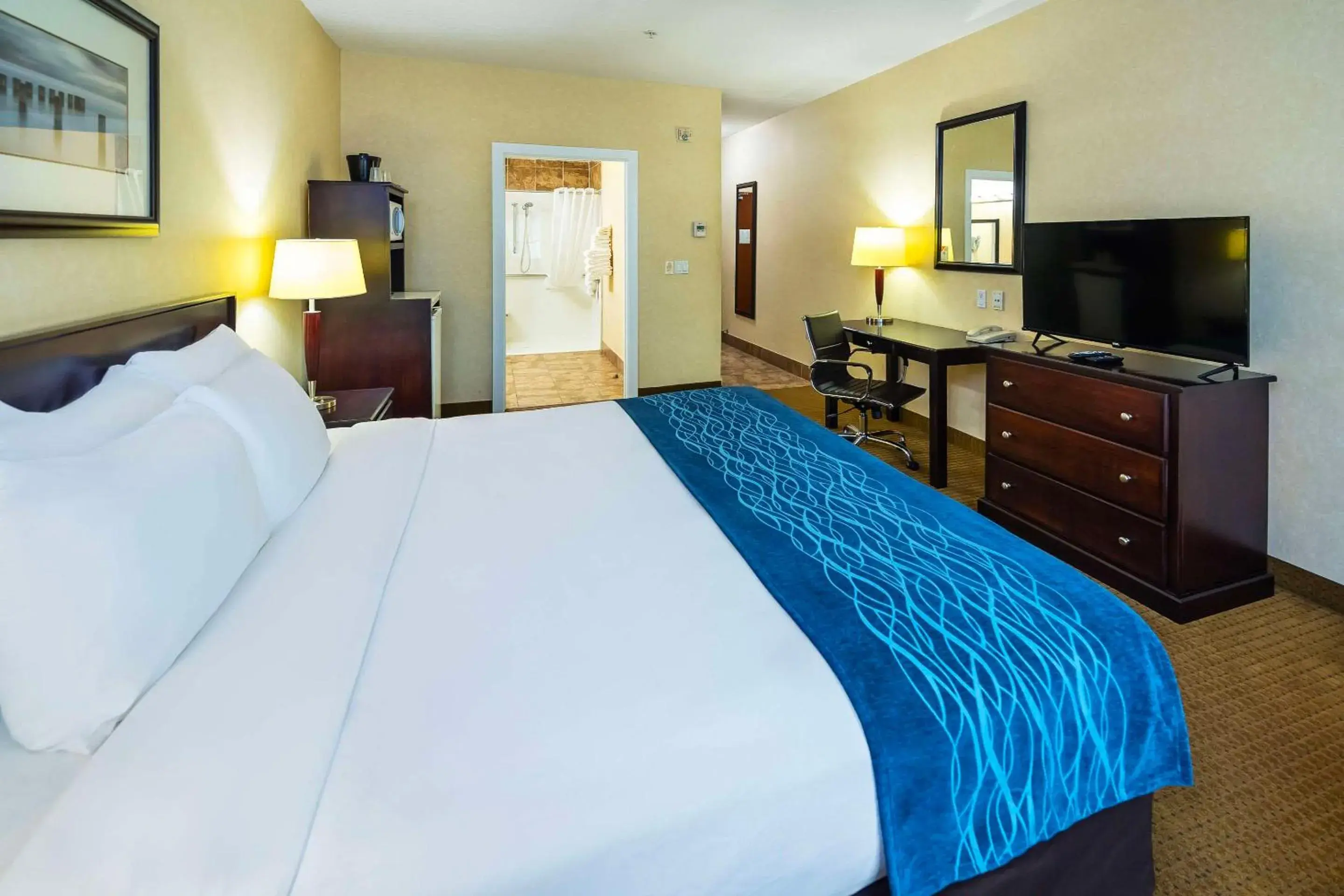 Bedroom, Bed in Comfort Inn & Suites Bedroom, Bed in Comfort Inn & Suites